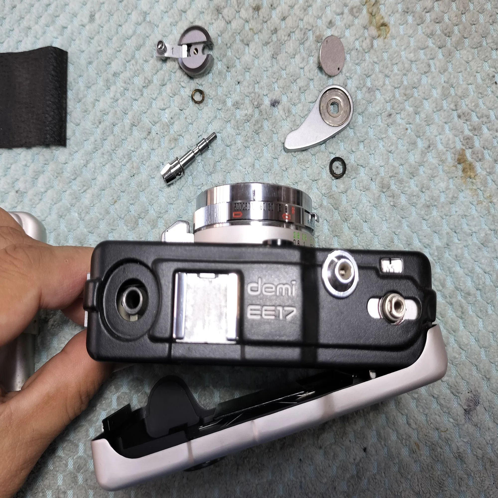 Canon Demi EE17の分解｜フィルムカメラ修理のアクアカメラ