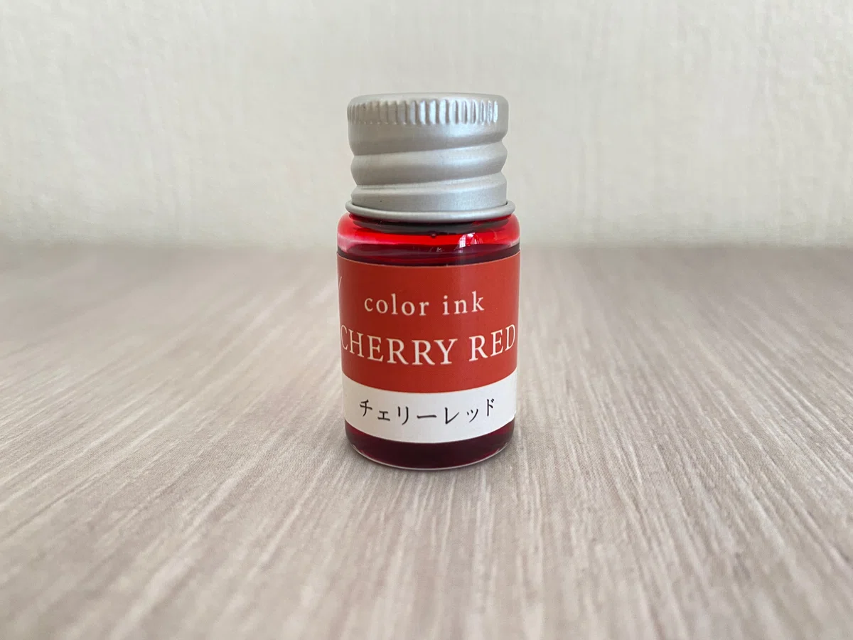 セリアのガラスペン用インク、チェリーレッド