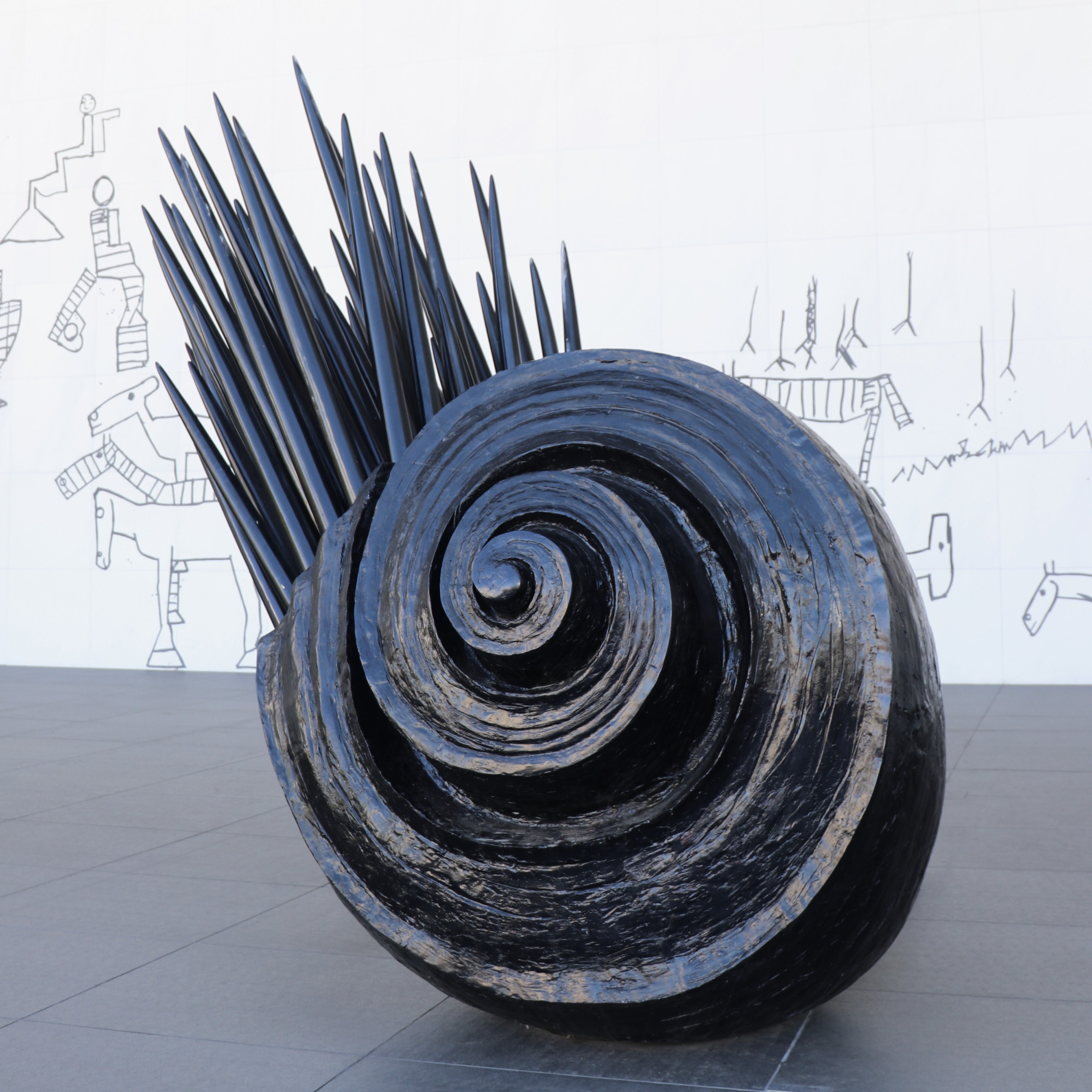 現代アート　題名:弦玉　とわじ作 現代アート 題名:弦玉 とわじ作 彫刻家・名和晃平が最新作