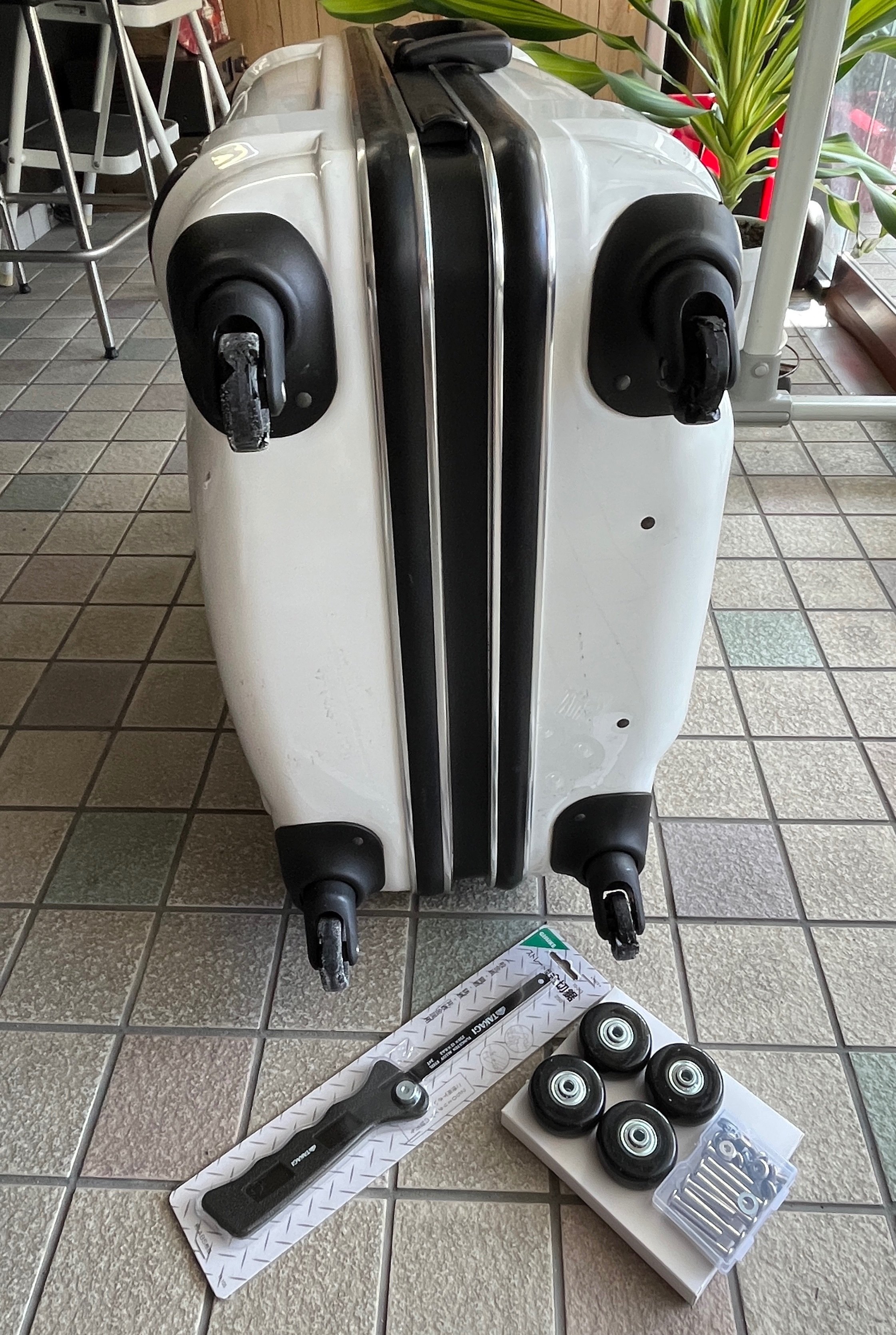 🔧修理 - スーツケースのキャスター交換 -｜長畑ひろのり