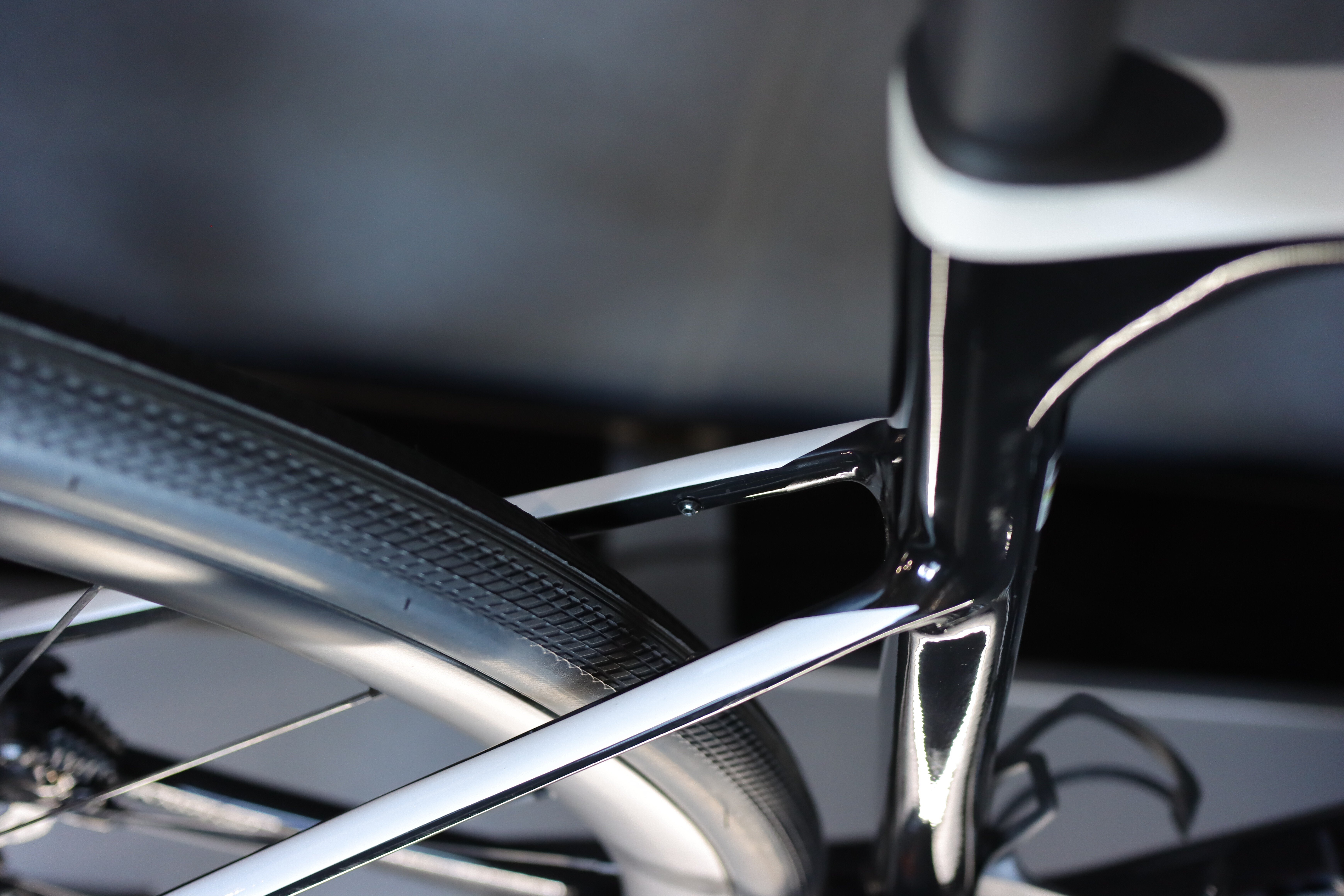 入荷予約特典 現金特価』ALL NEW DEFY ADVANCED PRO受注再開！店頭試乗