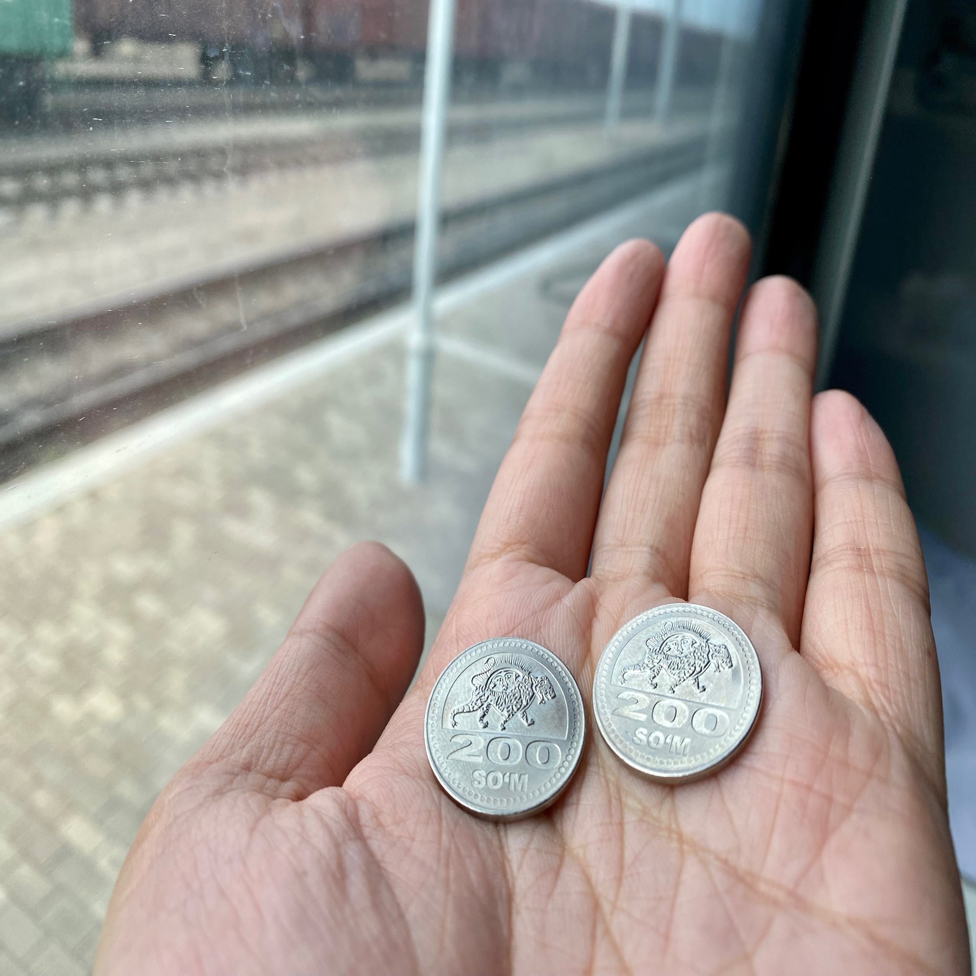 ウズベキスタン、年若い車掌からのプレゼント｜手塚 大貴