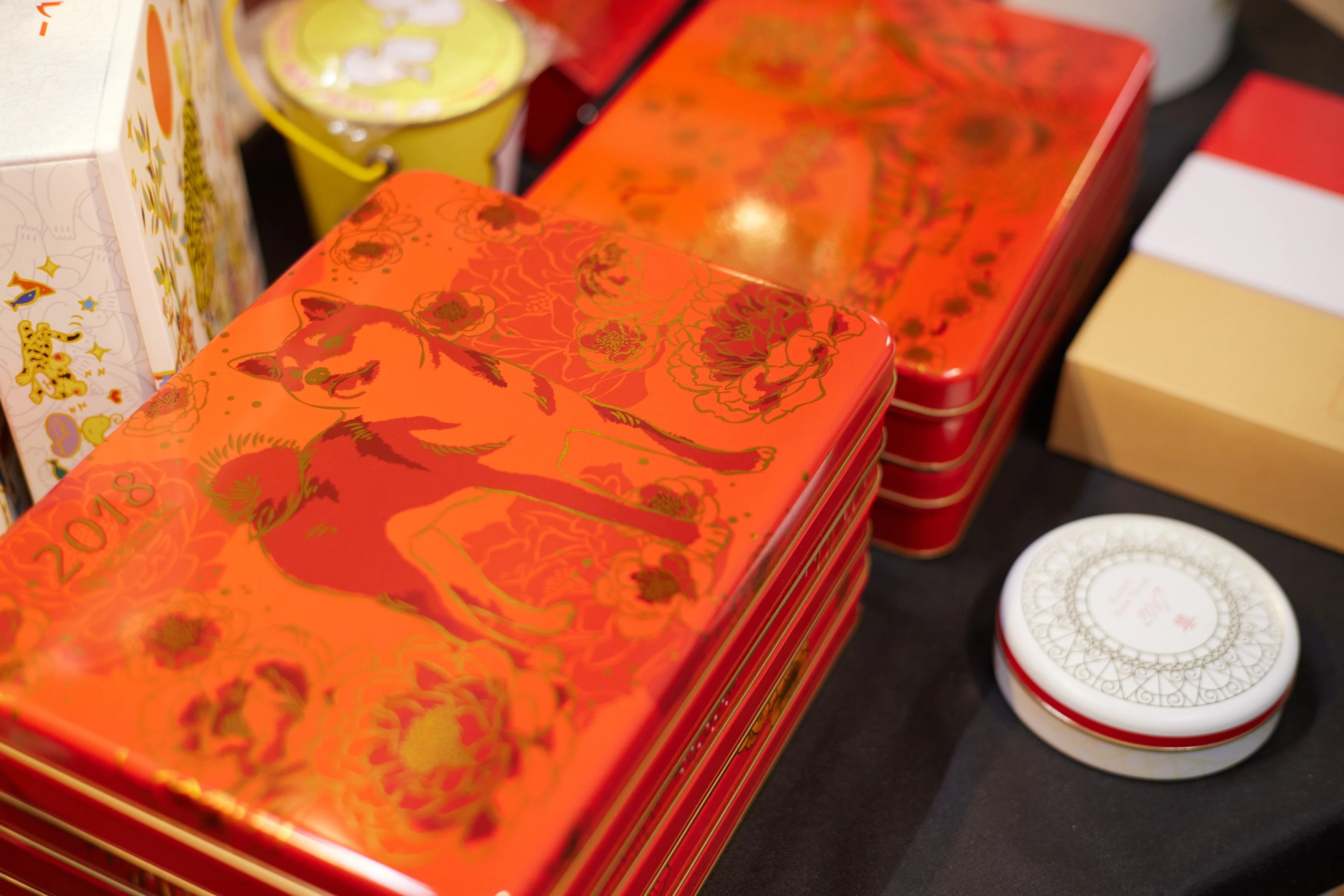 ヨックモックの缶”の歴史！お菓子缶研究家・中田ぷうさんと巡る金方堂