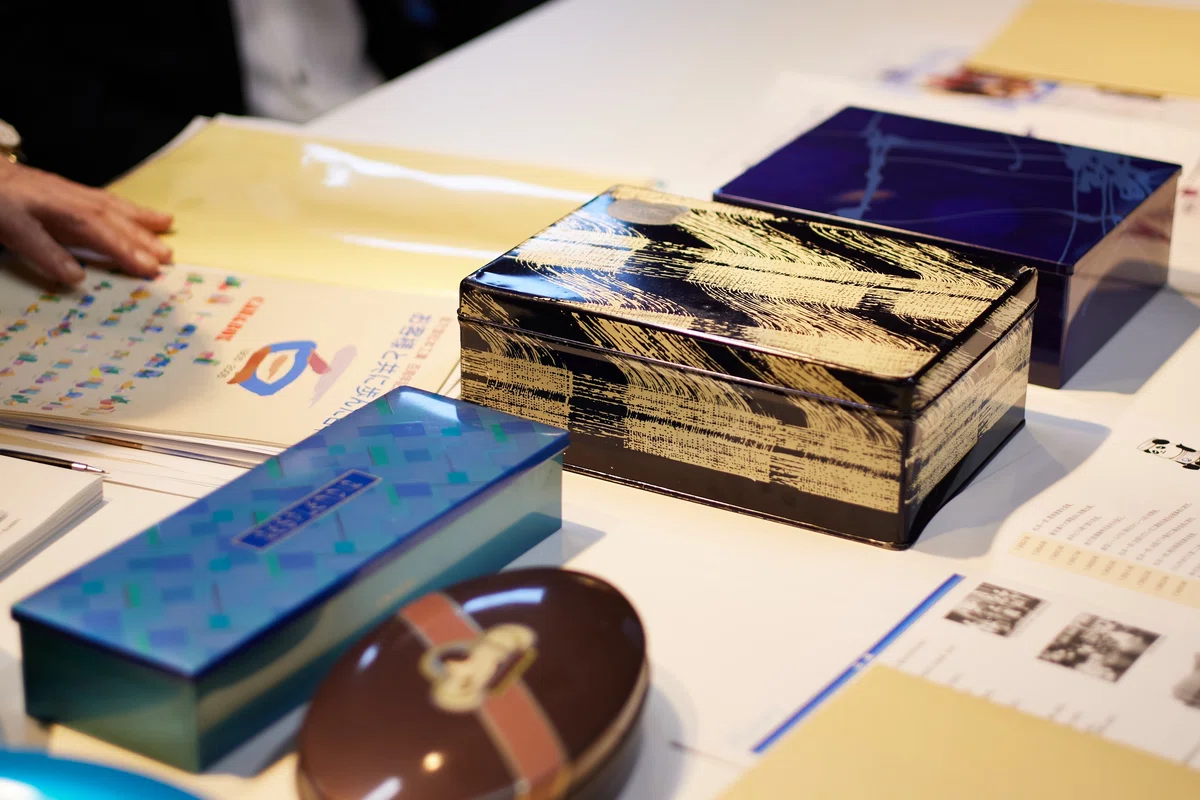 ヨックモックの缶”の歴史！お菓子缶研究家・中田ぷうさんと巡る金方堂 