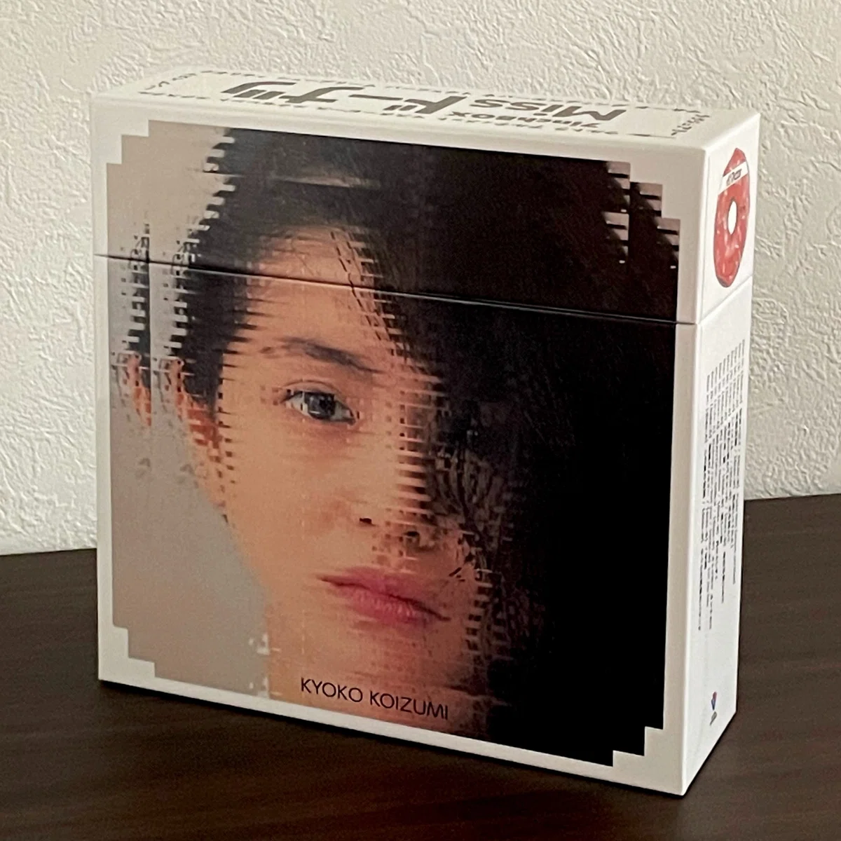 小泉今日子が初のアナログ7インチbox『missドーナツ』をリリース！｜五辺宏明 