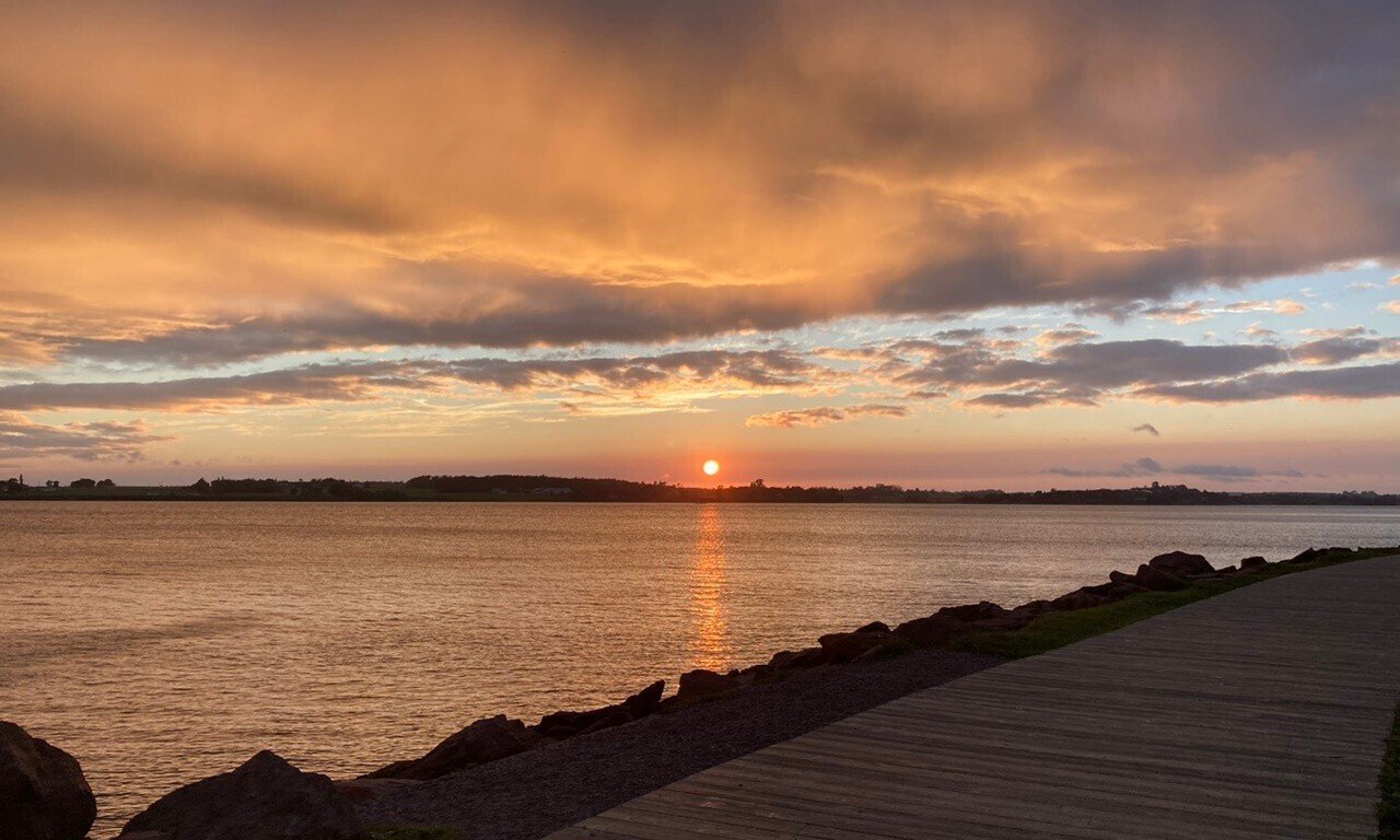 カナダ旅行記2023 ⑤ プリンスエドワード島の夕焼けと虹｜ワカナ