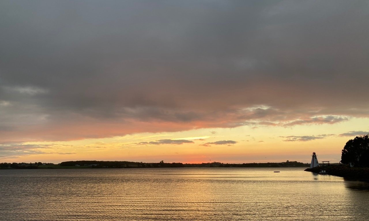 カナダ旅行記2023 ⑤ プリンスエドワード島の夕焼けと虹｜ワカナ