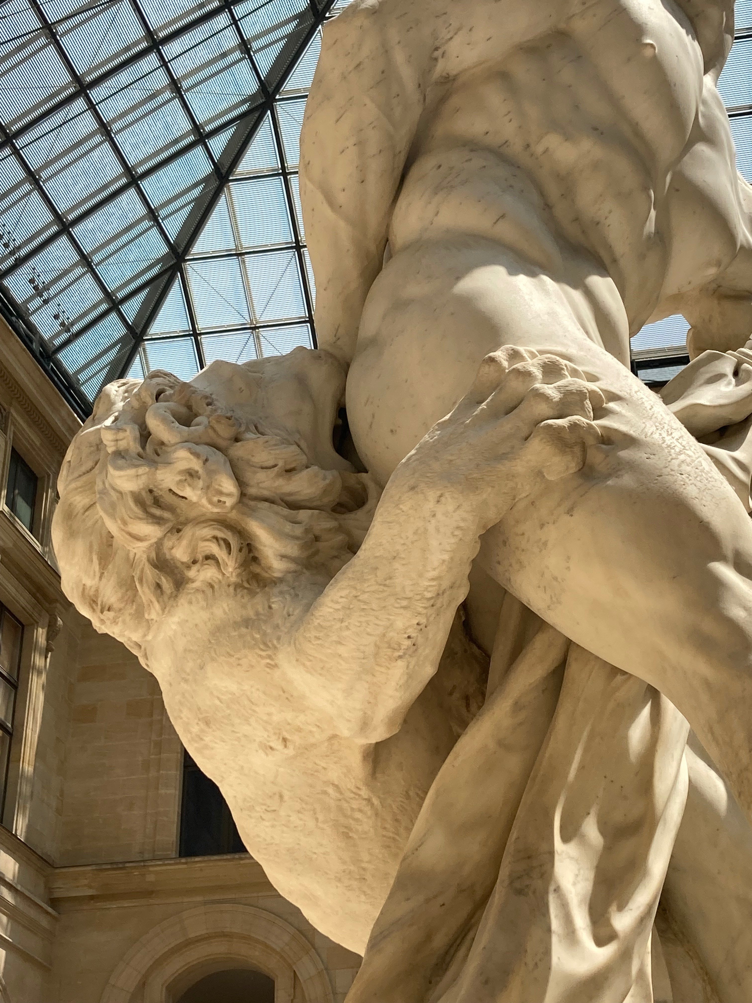 子供のためのルーブル美術館(54)ああっ、ミロンの手が抜けない