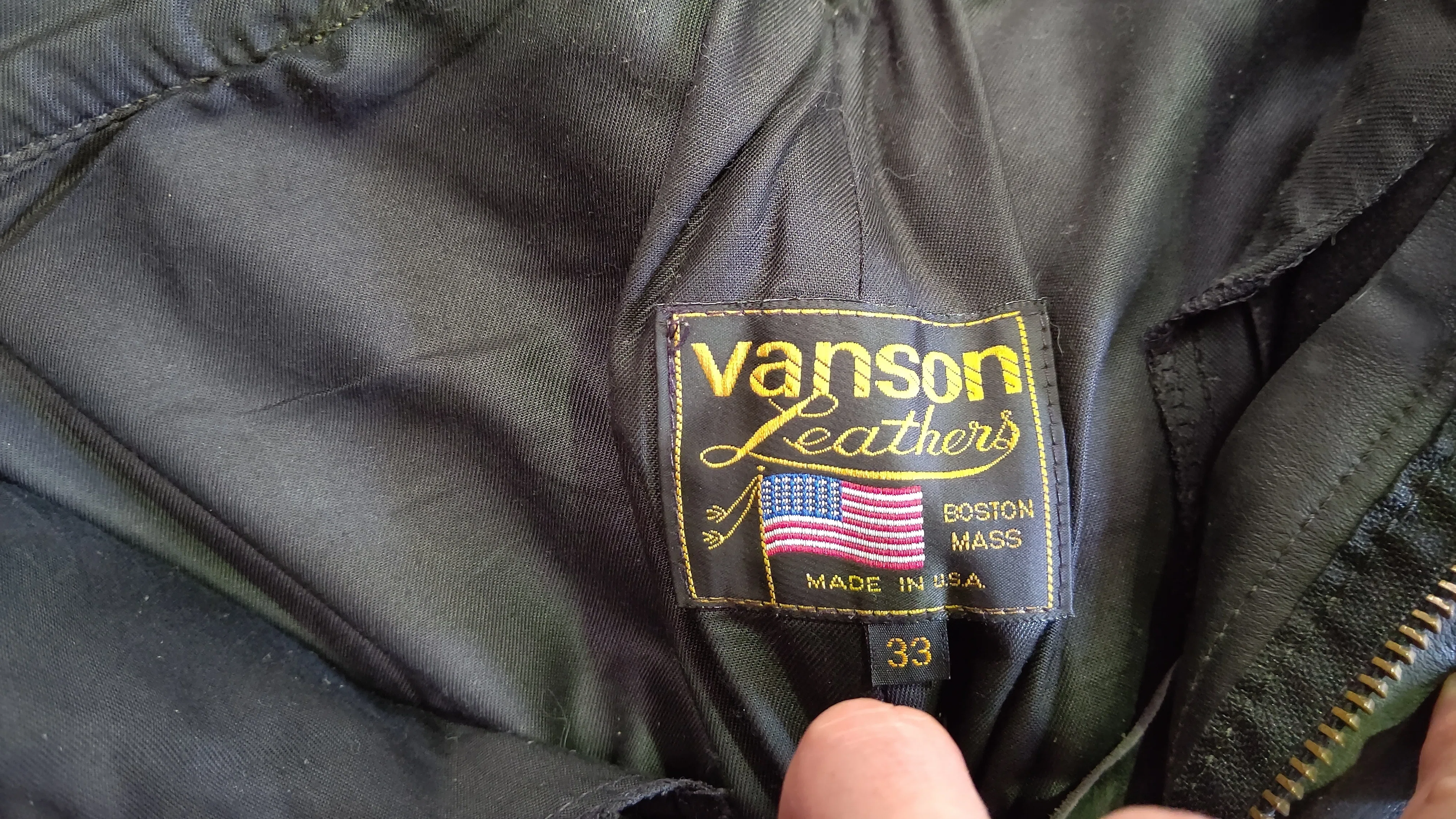 お宝✨をリバイブした話🧼汚れて硬くなったVANSONの革パンを洗濯した