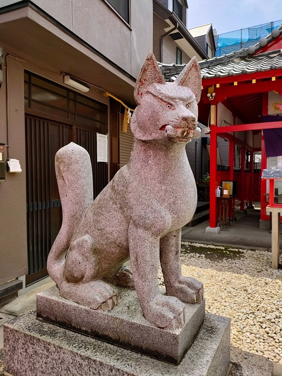 大阪市の神社と狛犬 ⑮浪速区 ⑨赤手拭稲荷神社～狛犬台座に坐す狐像
