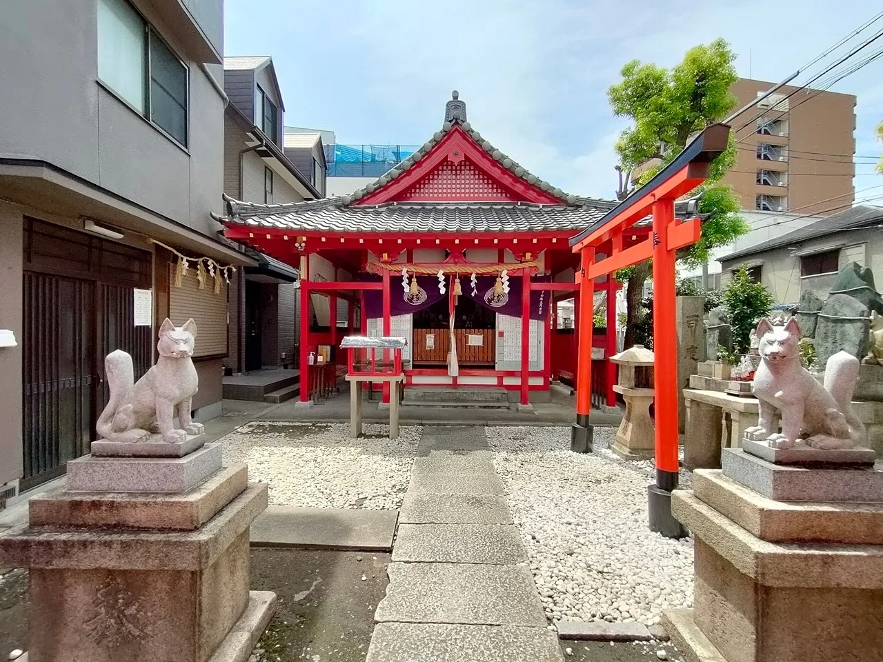 大阪市の神社と狛犬 ⑮浪速区 ⑨赤手拭稲荷神社～狛犬台座に坐す狐像