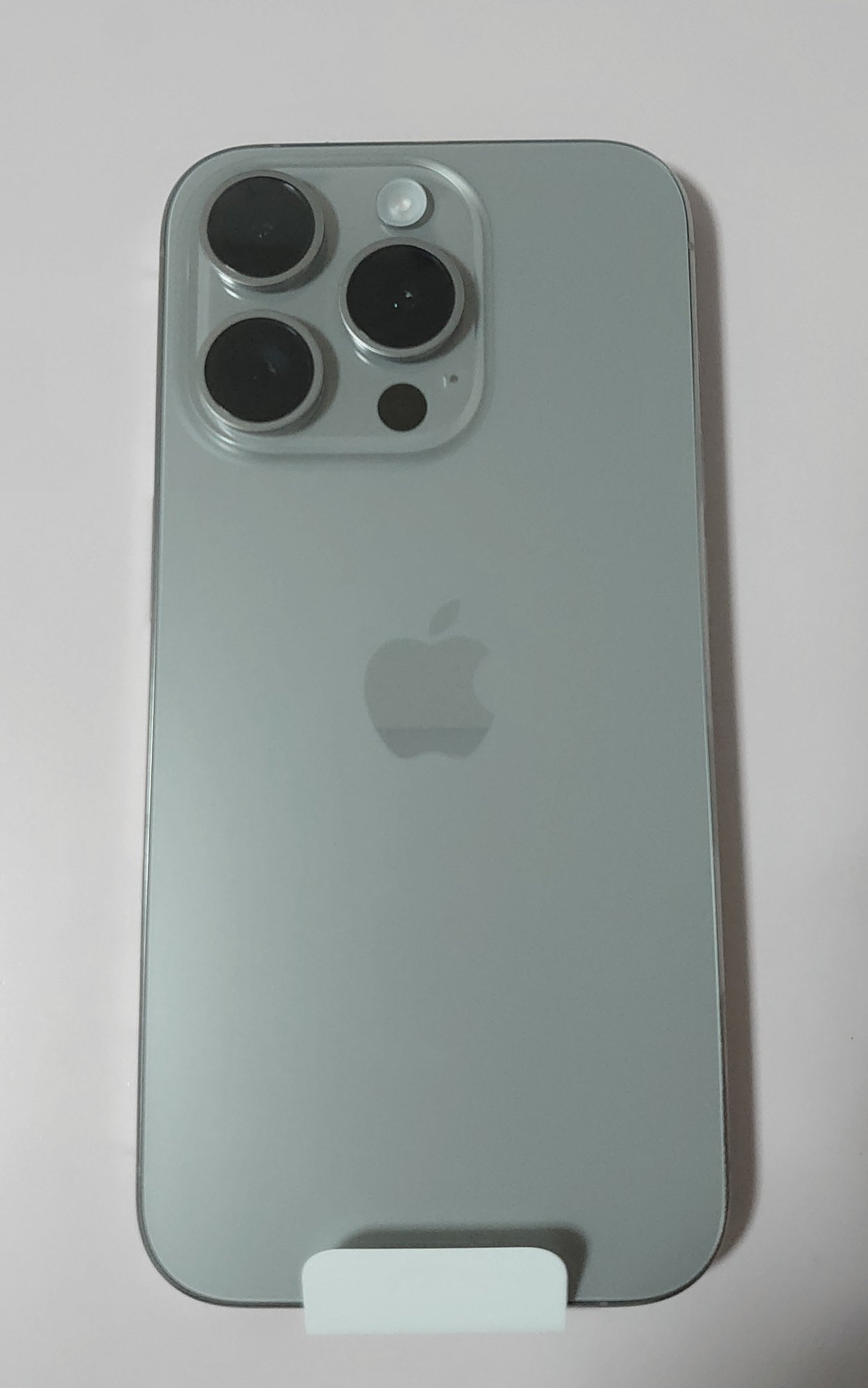 AndroidユーザーによるiPhonePro15レビュー|Azuna