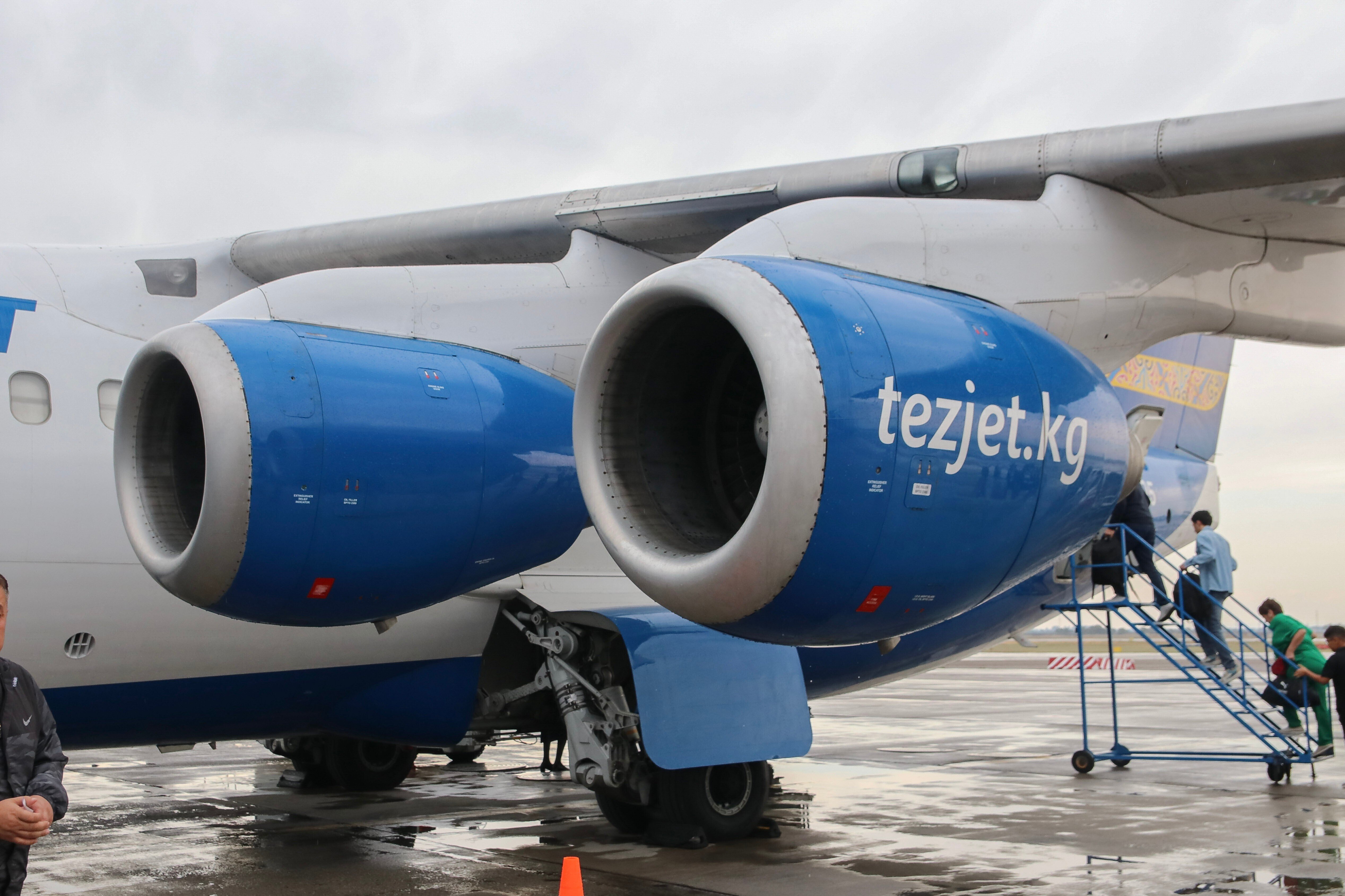 キルギス国内線でAvro RJ85搭乗｜hikoukiana