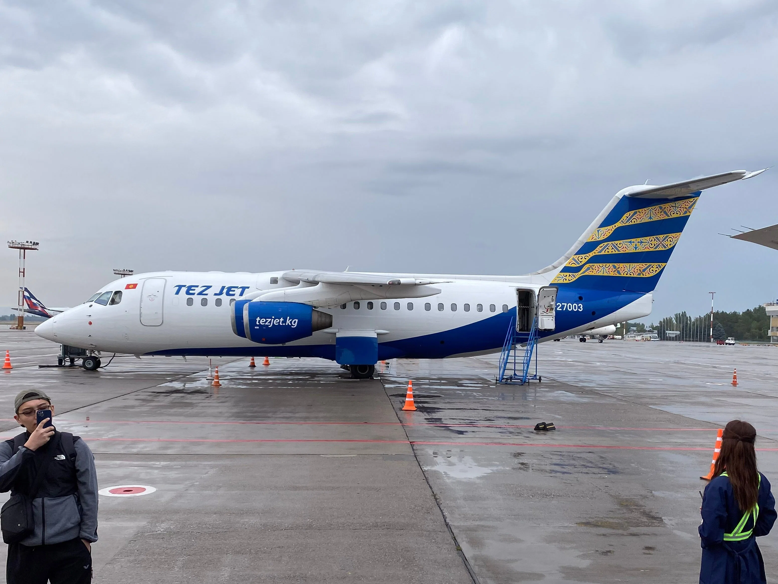 キルギス国内線でAvro RJ85搭乗｜hikoukiana
