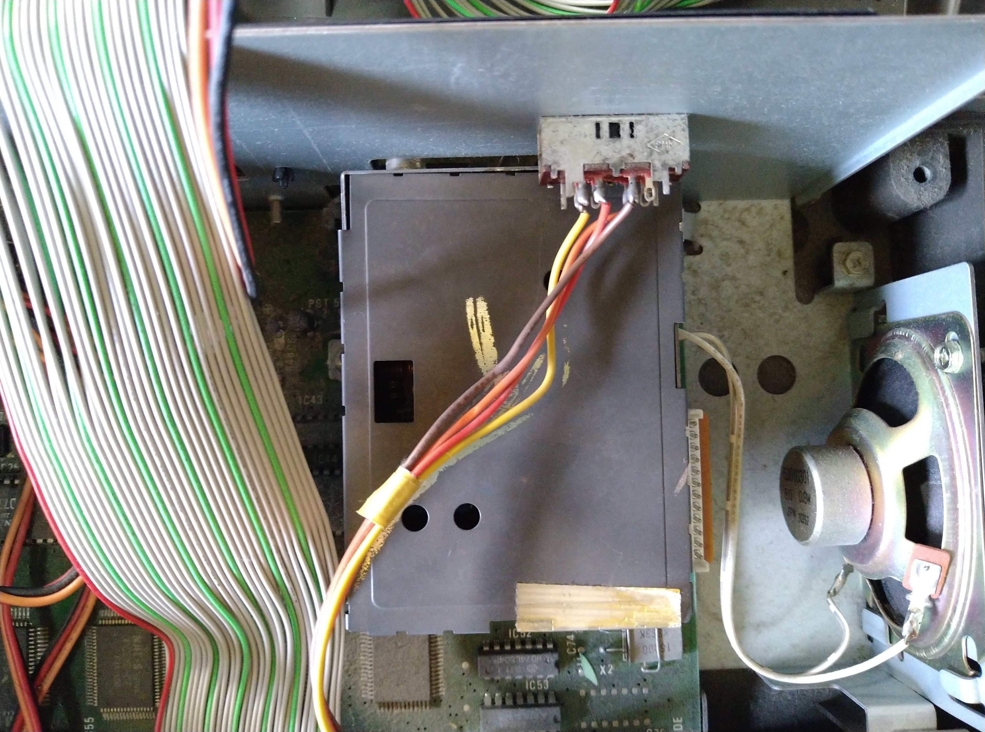 古のパソコン、PC-6601（1983年、NEC）の画面が赤みがかる症状を直した