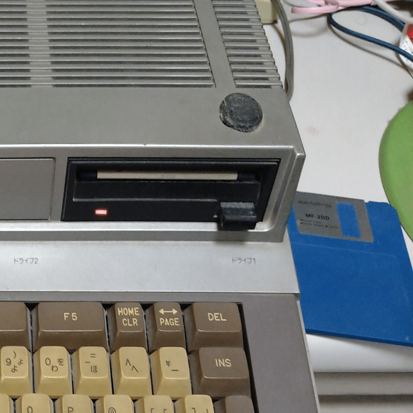 古のパソコン、PC-6601（1983年、NEC）の画面が赤みがかる症状を直した