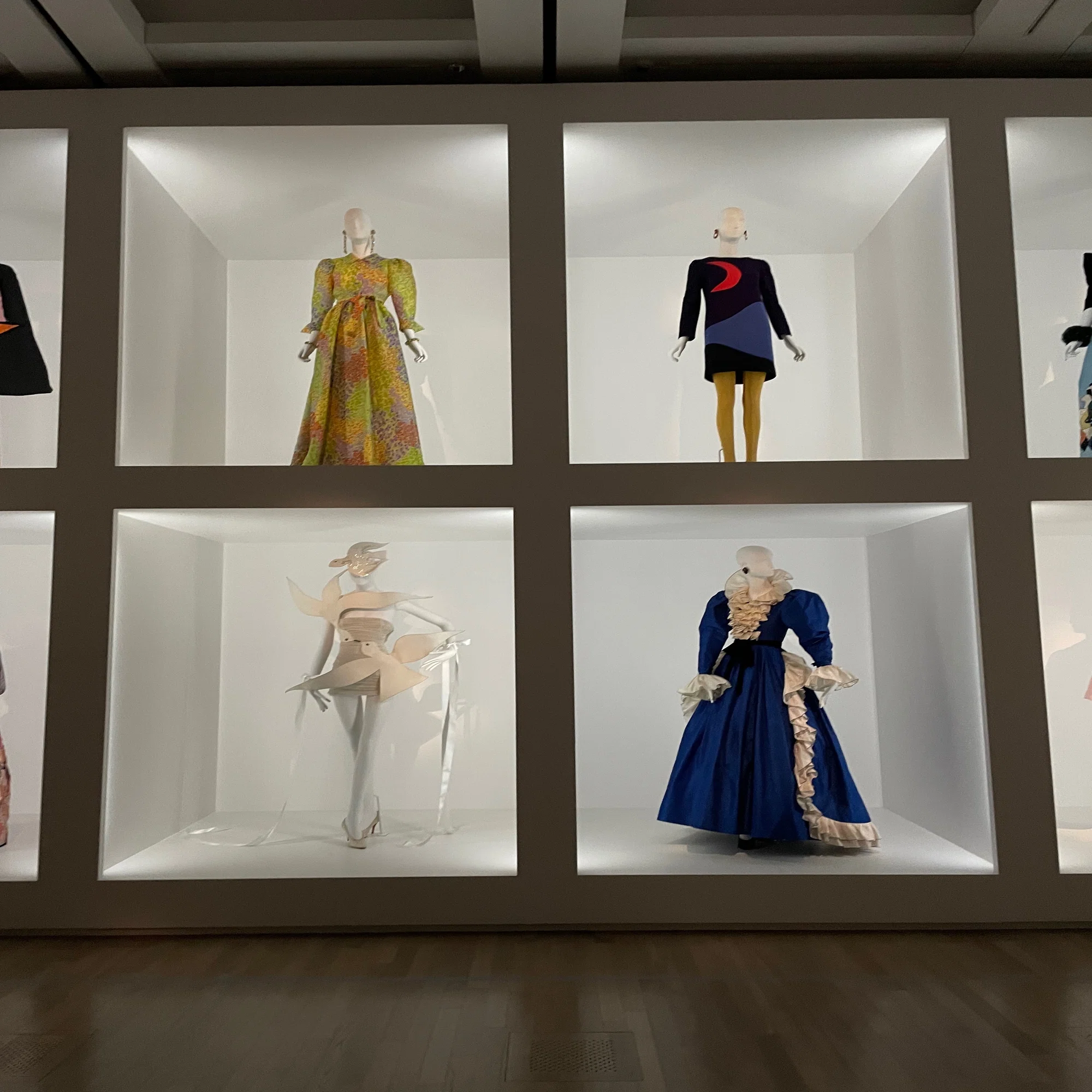 国立新美術館「イヴ・サンローラン展」｜パリ大好きラメゾンドレイル