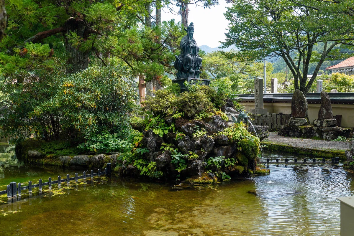 初秋の洞川龍泉寺|中岡 始
