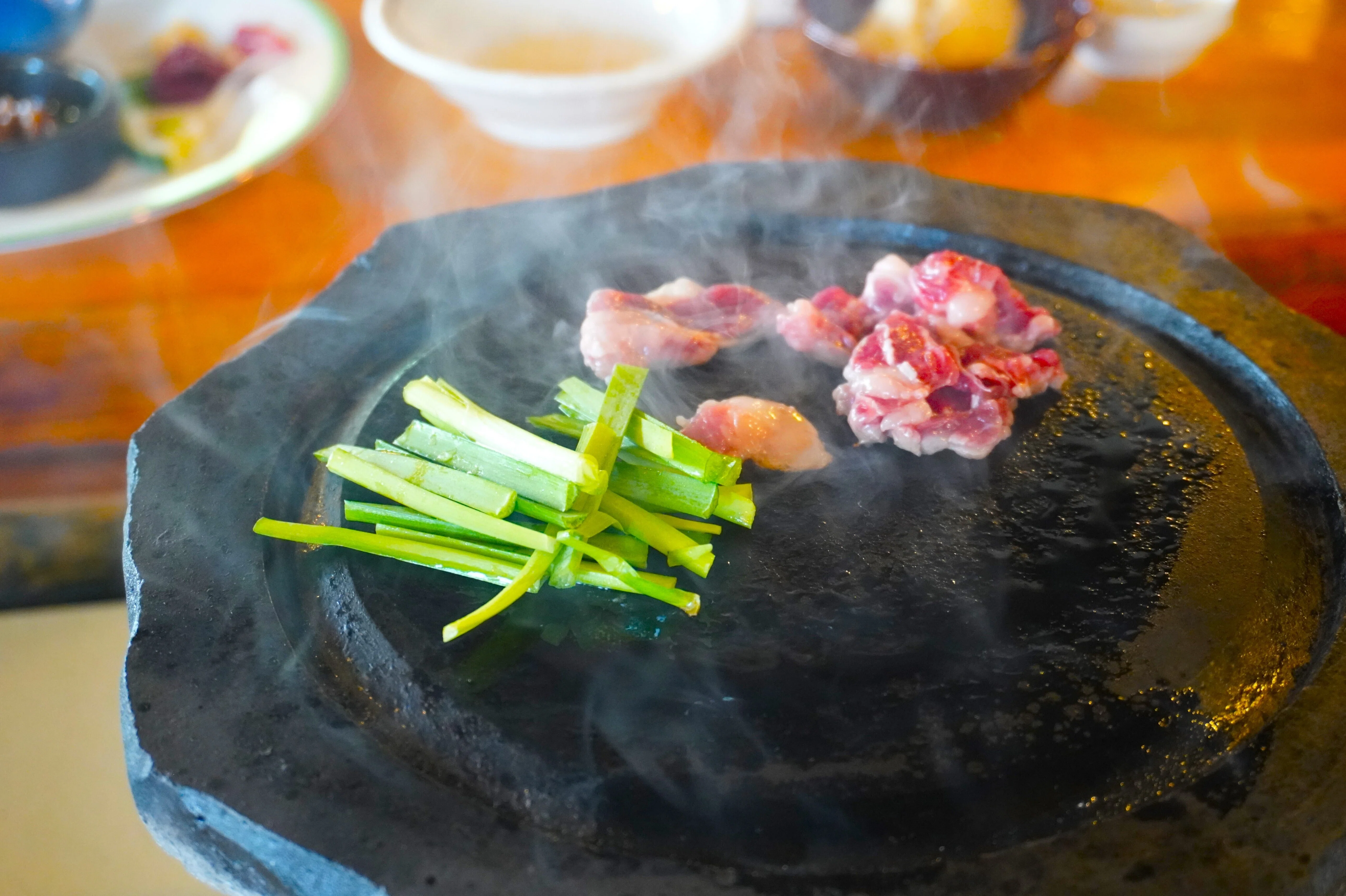 馬刺しの溶岩焼き＠山見茶屋（南阿蘇・高森）｜食の工房オフィス