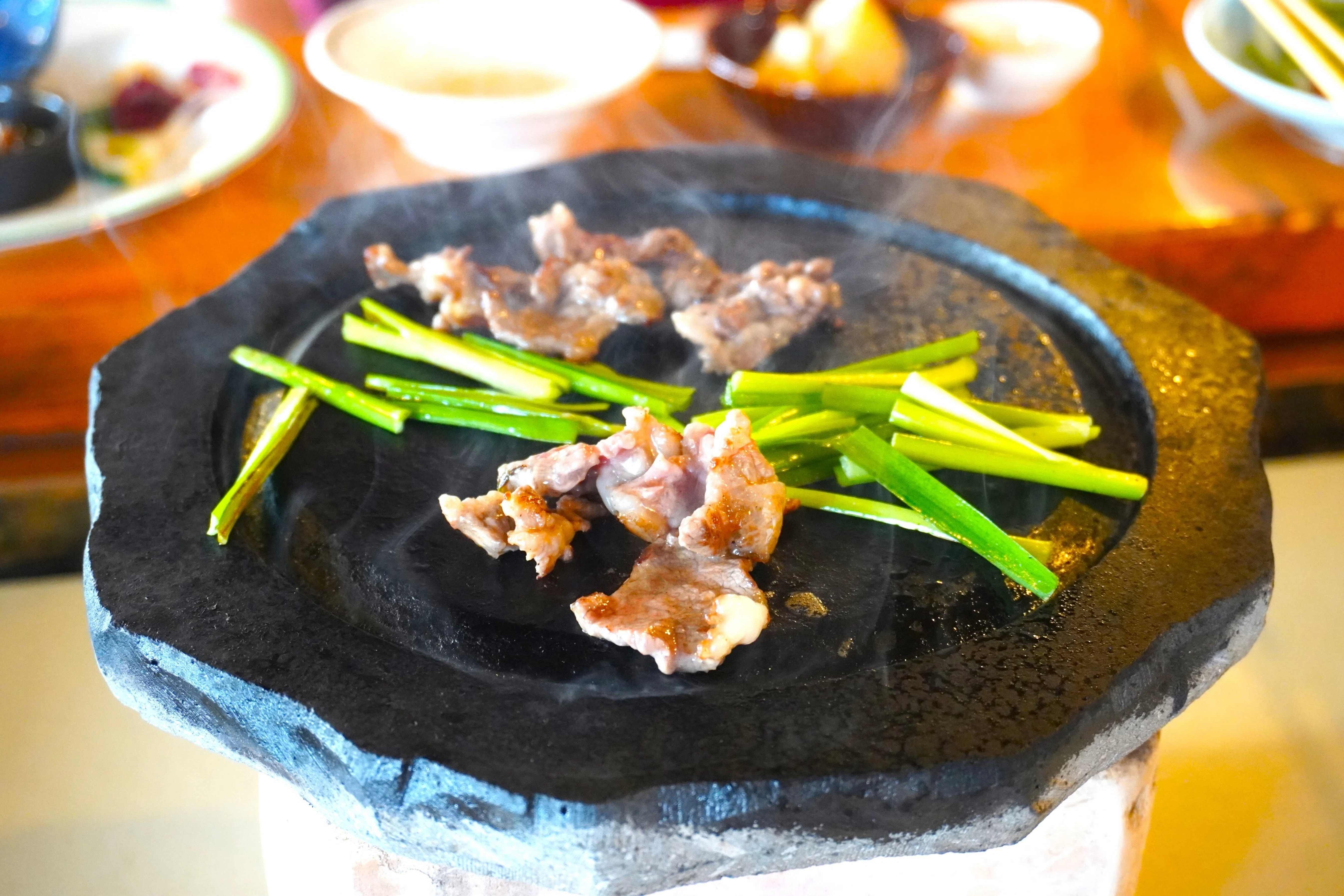 馬刺しの溶岩焼き＠山見茶屋（南阿蘇・高森）｜食の工房オフィス
