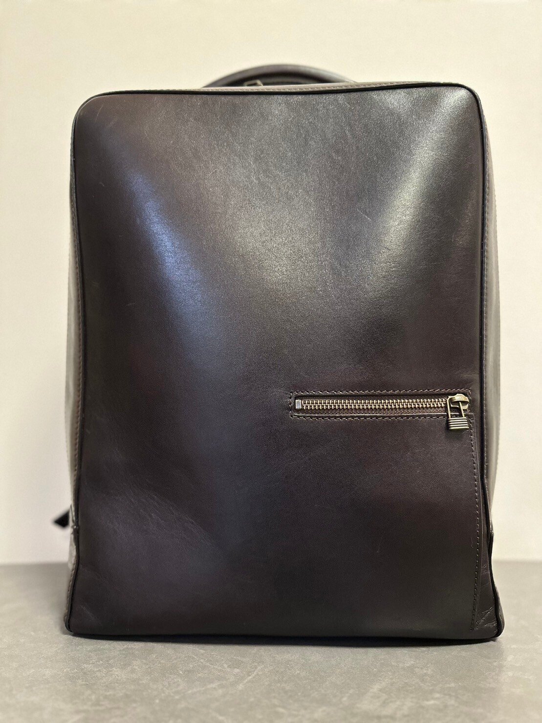 皮好きの人必見！Mother Houseのアンティーク スクエア バックパック