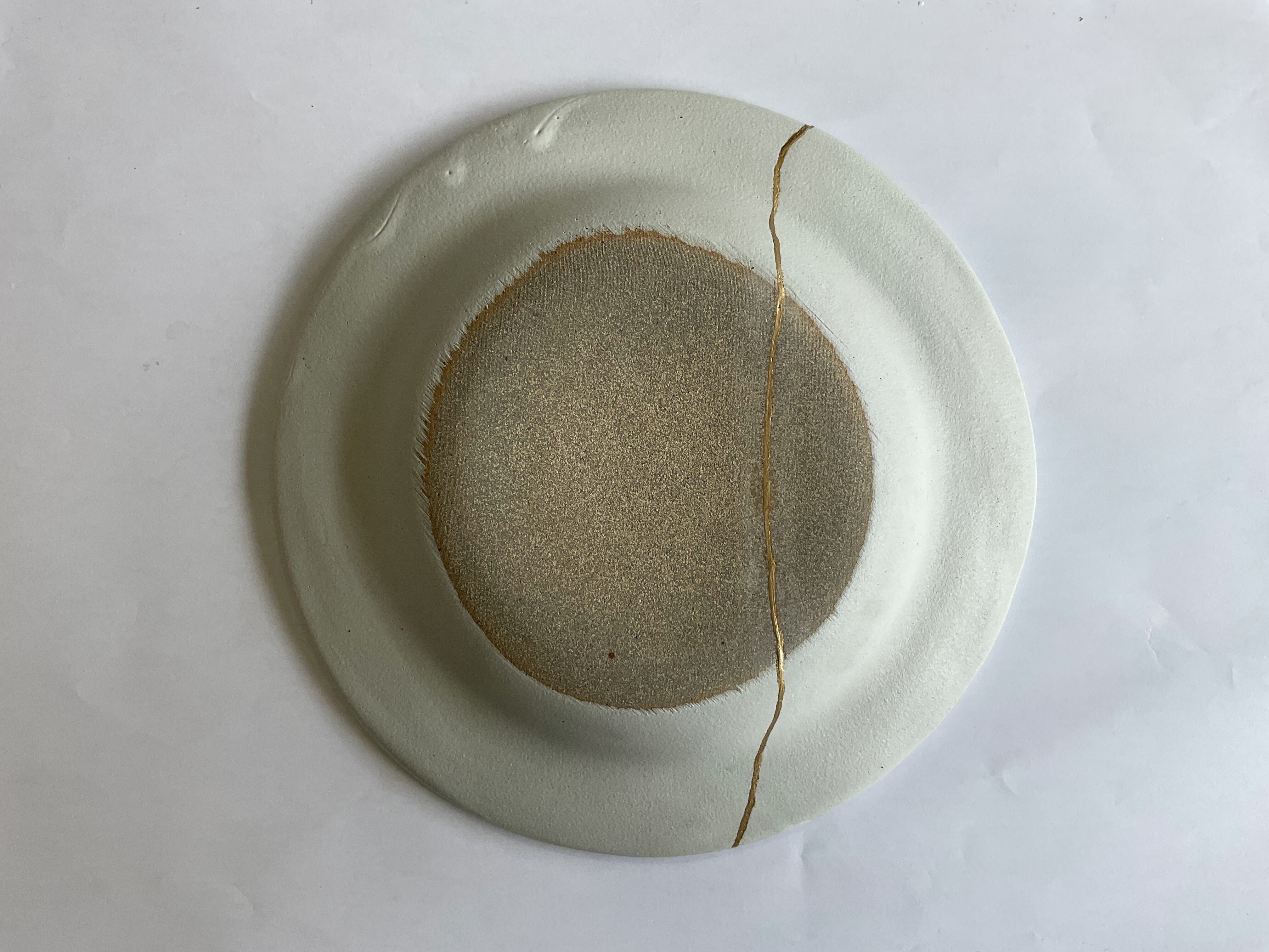 焦げた皿 陶器の金継ぎ | 事例 | 東京世田谷区で陶器修理なら丁寧な杉山修復スタジオ