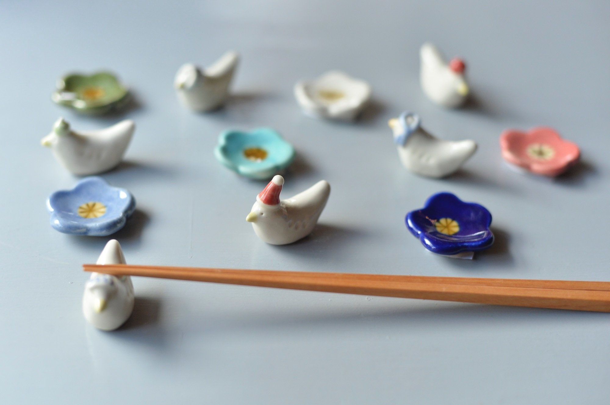 暮らしに寄り添うほっこりなうつわと、かわいい箸置き。「陶工房