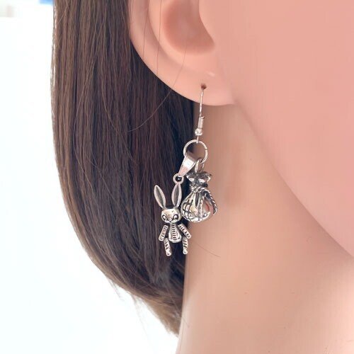 ロミージョン いちご うさぎ天秤イヤリング 大粒いちごとうさぎさんのピアス⁄イヤリング | Heavenly(ヘブンリー) ハンドメイドアクセサリー powered by BASE