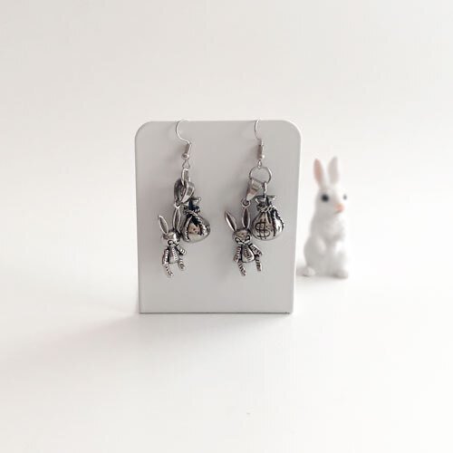 ロミージョン いちご うさぎ天秤イヤリング 大粒いちごとうさぎさんのピアス⁄イヤリング | Heavenly(ヘブンリー) ハンドメイドアクセサリー powered by BASE