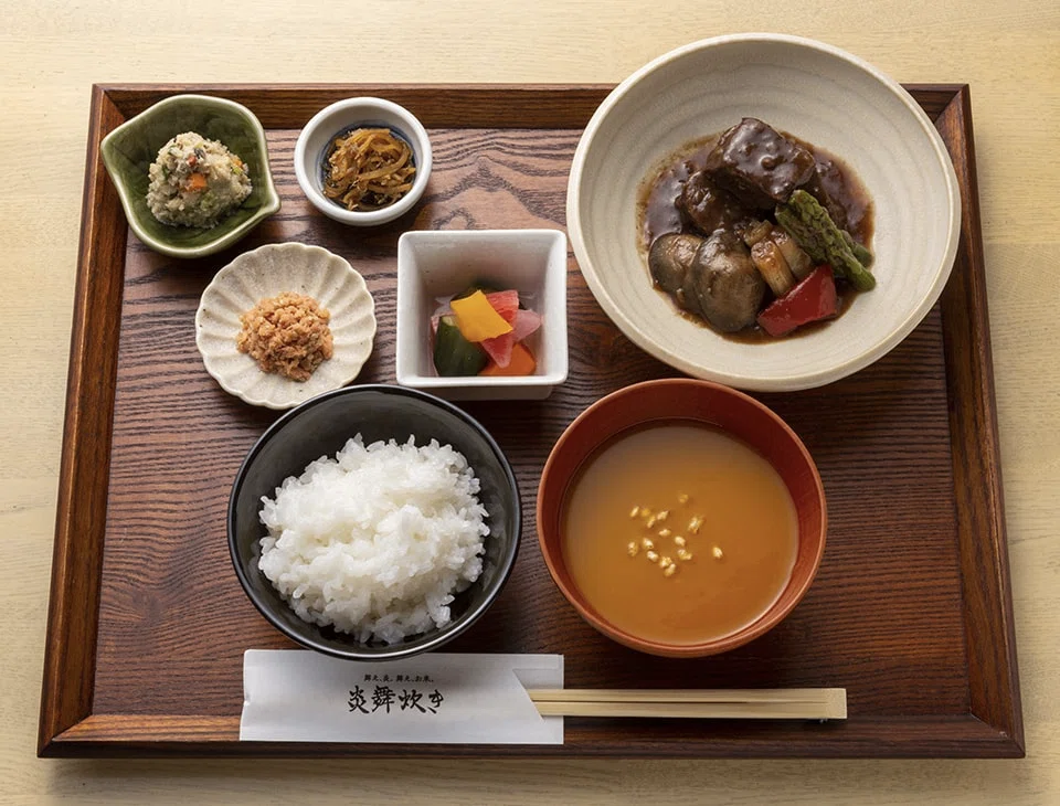 象印100周年の傑作!!進化し続ける高級炊飯器・炎舞炊きを分析|ノウンズ 象印100周年の傑作!!進化し続ける高級炊飯器・炎舞炊きを分析|ノウンズ