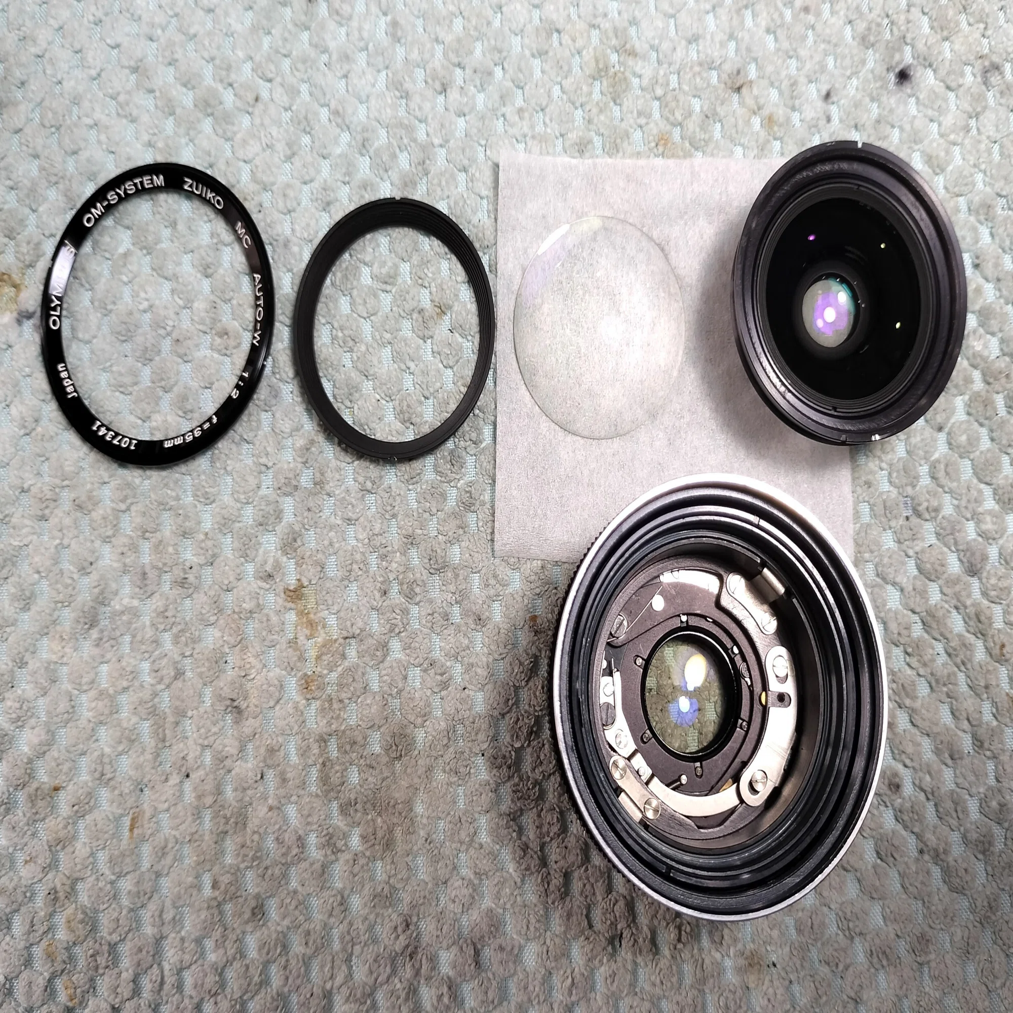 Olympus OM-SYSTEM 35mm F/2の分解｜フィルムカメラ修理のアクアカメラ