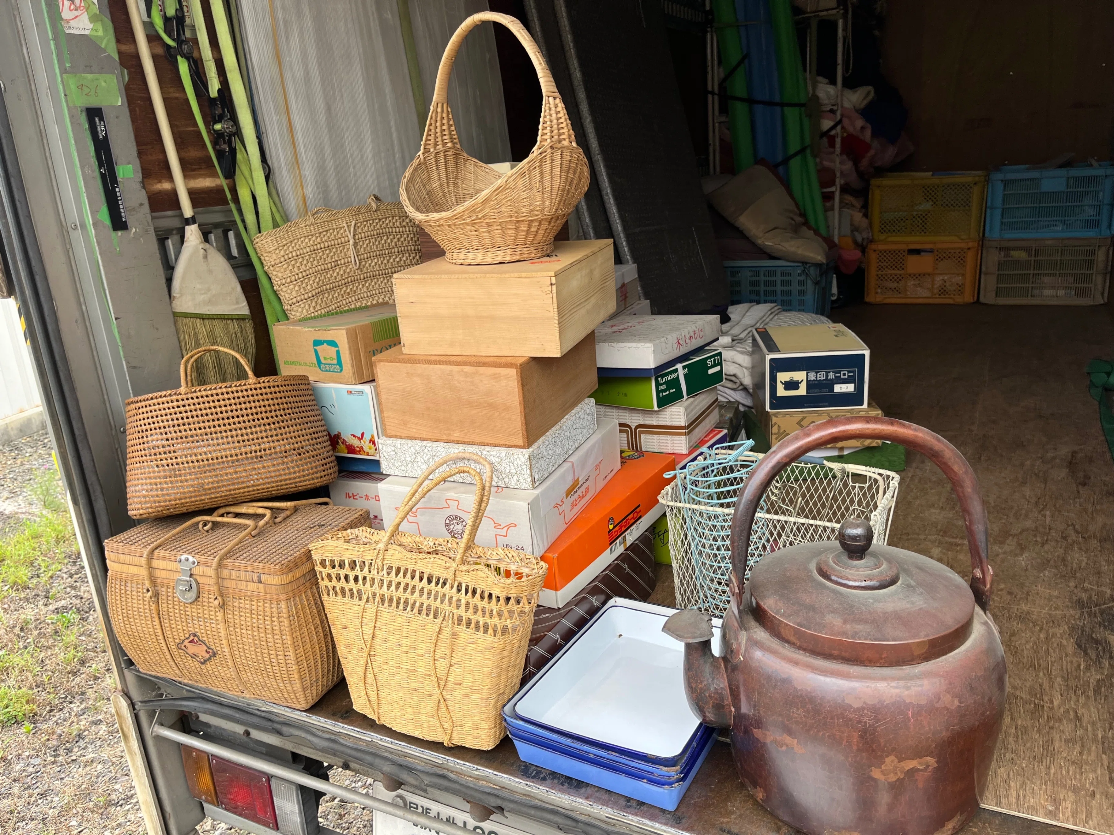 Cleaning up unwanted items at my parents' house.｜ヴィンテージ家具