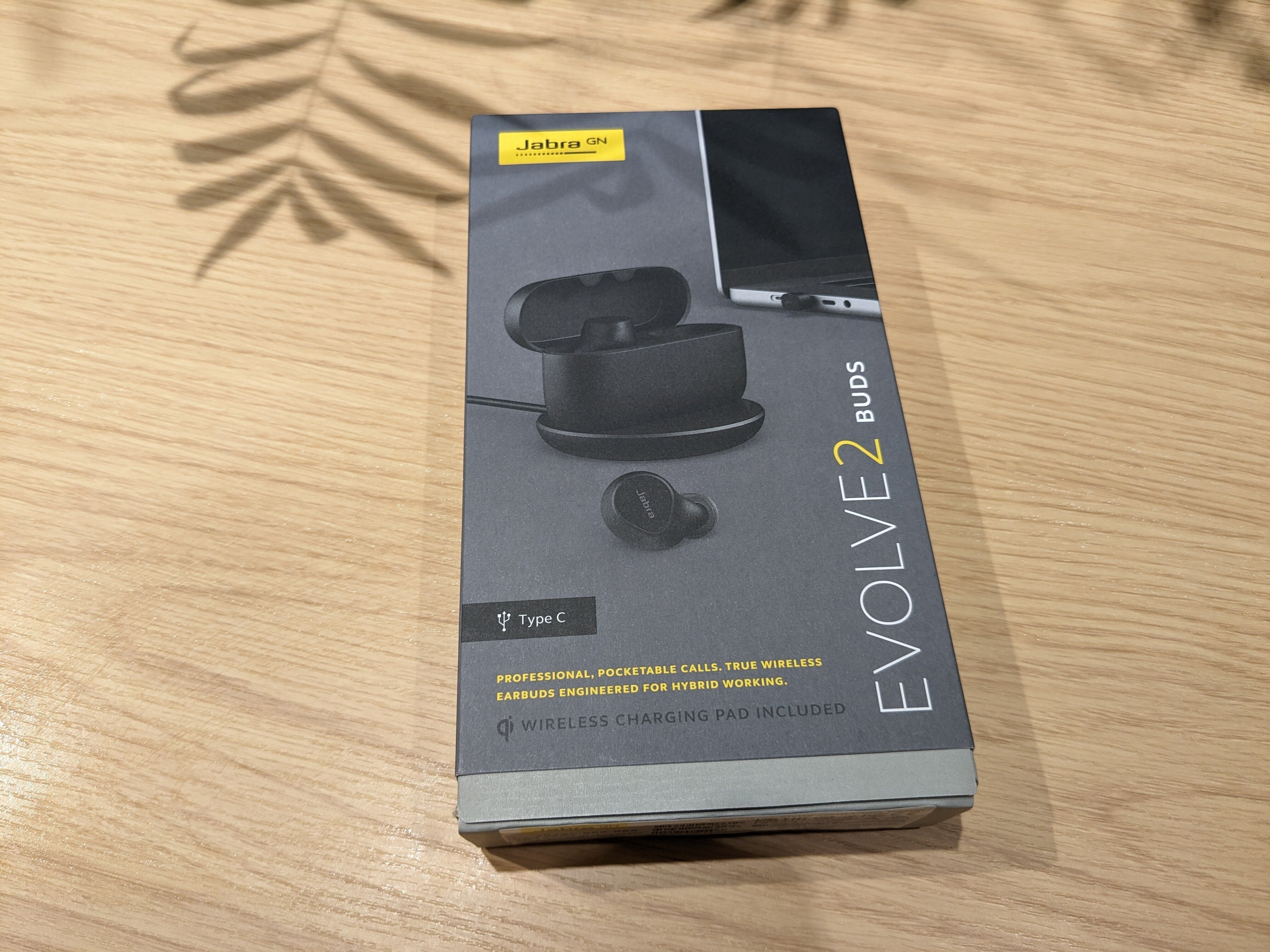 安定感抜群のワイヤレスイヤホンで会議環境向上 ｜ Jabra Evolve2 Buds