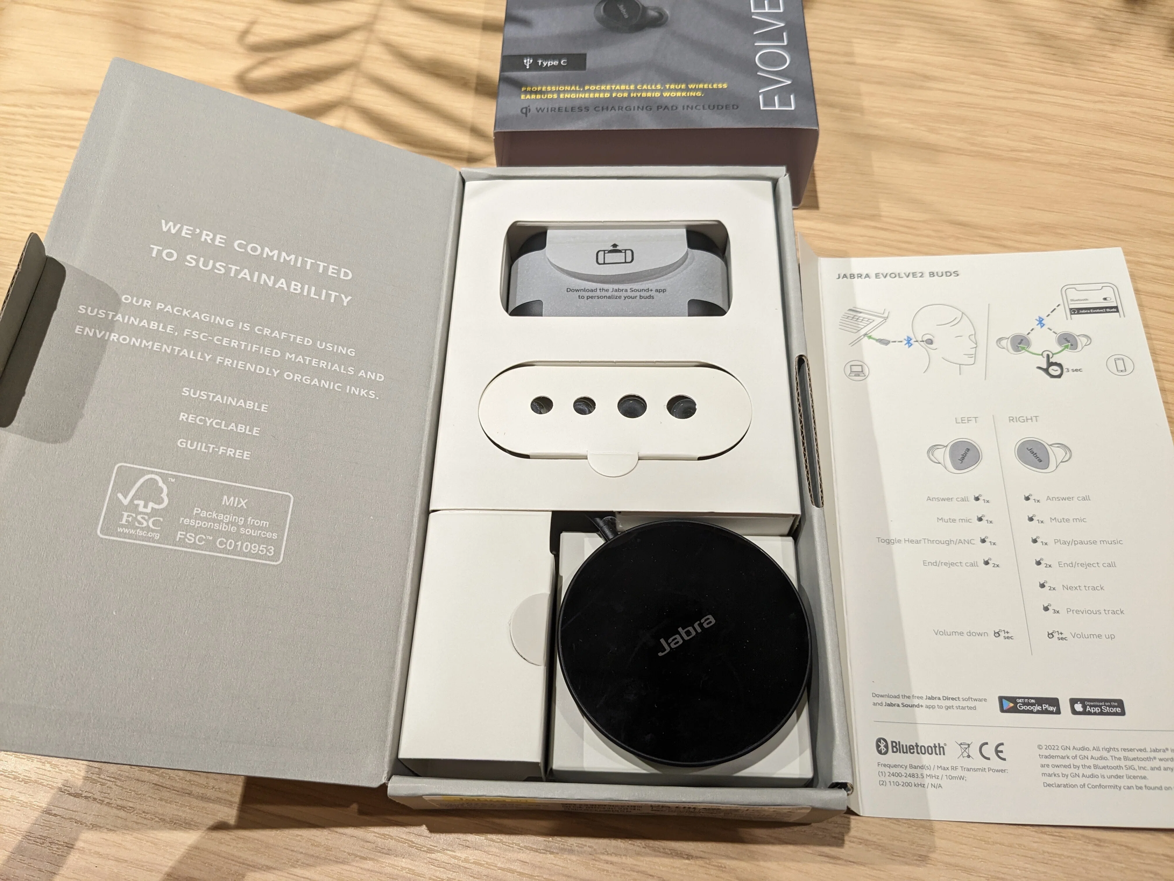 安定感抜群のワイヤレスイヤホンで会議環境向上 ｜ Jabra Evolve2 Buds