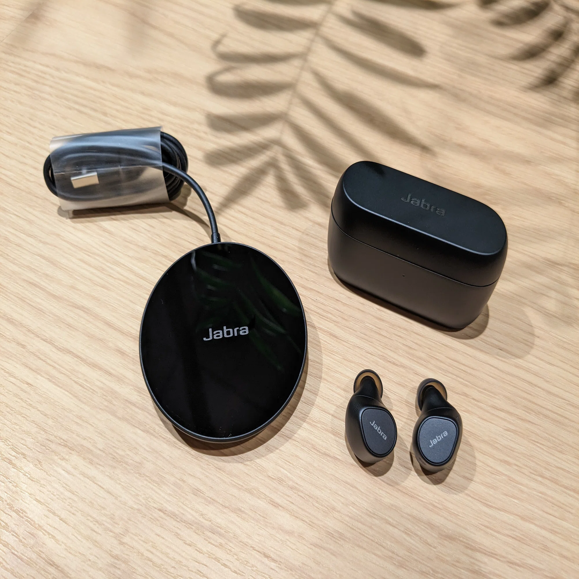 安定感抜群のワイヤレスイヤホンで会議環境向上 ｜ Jabra Evolve2 Buds 