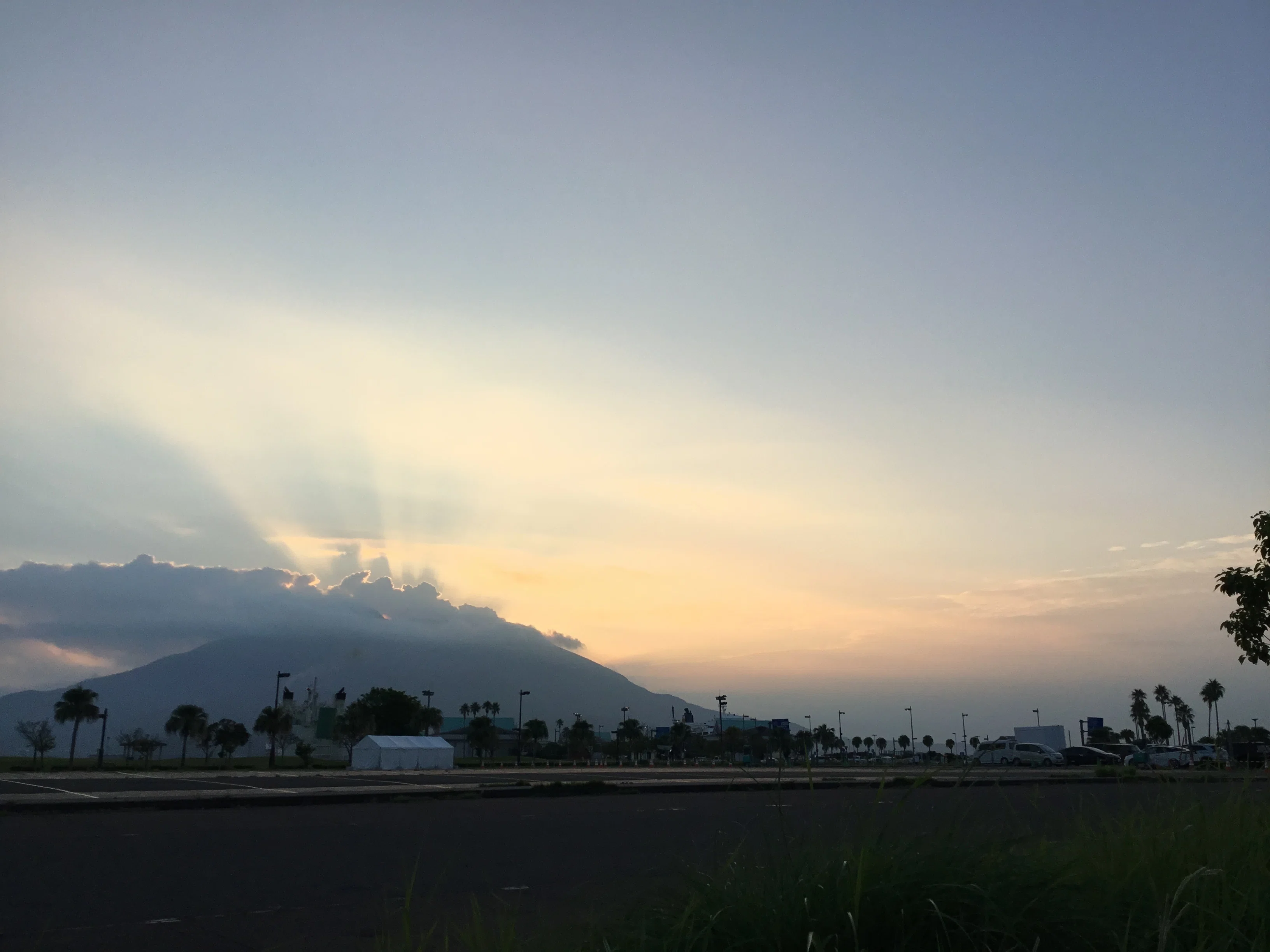 旅、4日目 錦江湾の日の出｜Chappy
