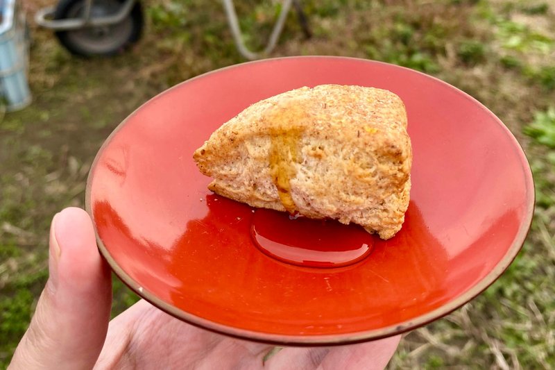 【瀬戸内海国立公園の食と自然環境の循環】ファムトリップ｜全粒粉小麦を使った手づくりのスコーンは、焚き火で豪快に炙ってほかほかに