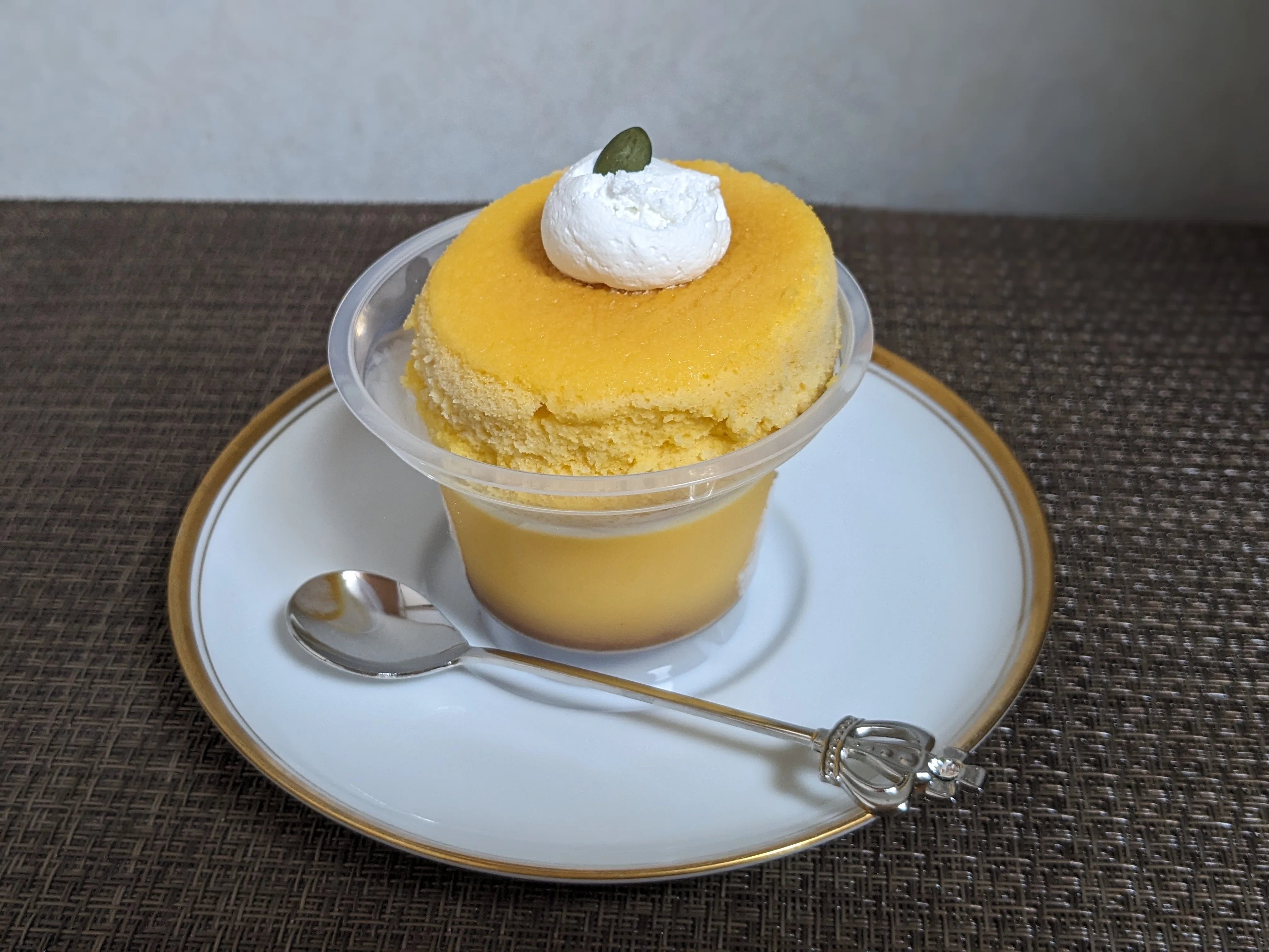 念願のスフレ・プリン（ファミマ）をついに食べたぞ！｜三谷乃亜