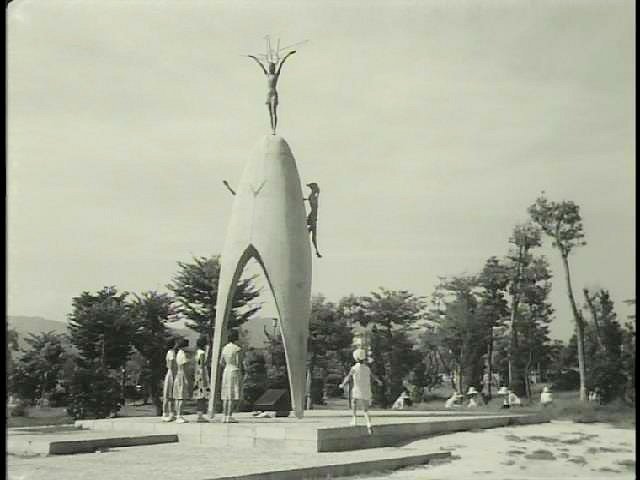 アラン レネ監督作『二十四時間の情事』当時物B2ポスター Yahoo!オークション - 映画ポスターB2判【二十四時間の情事