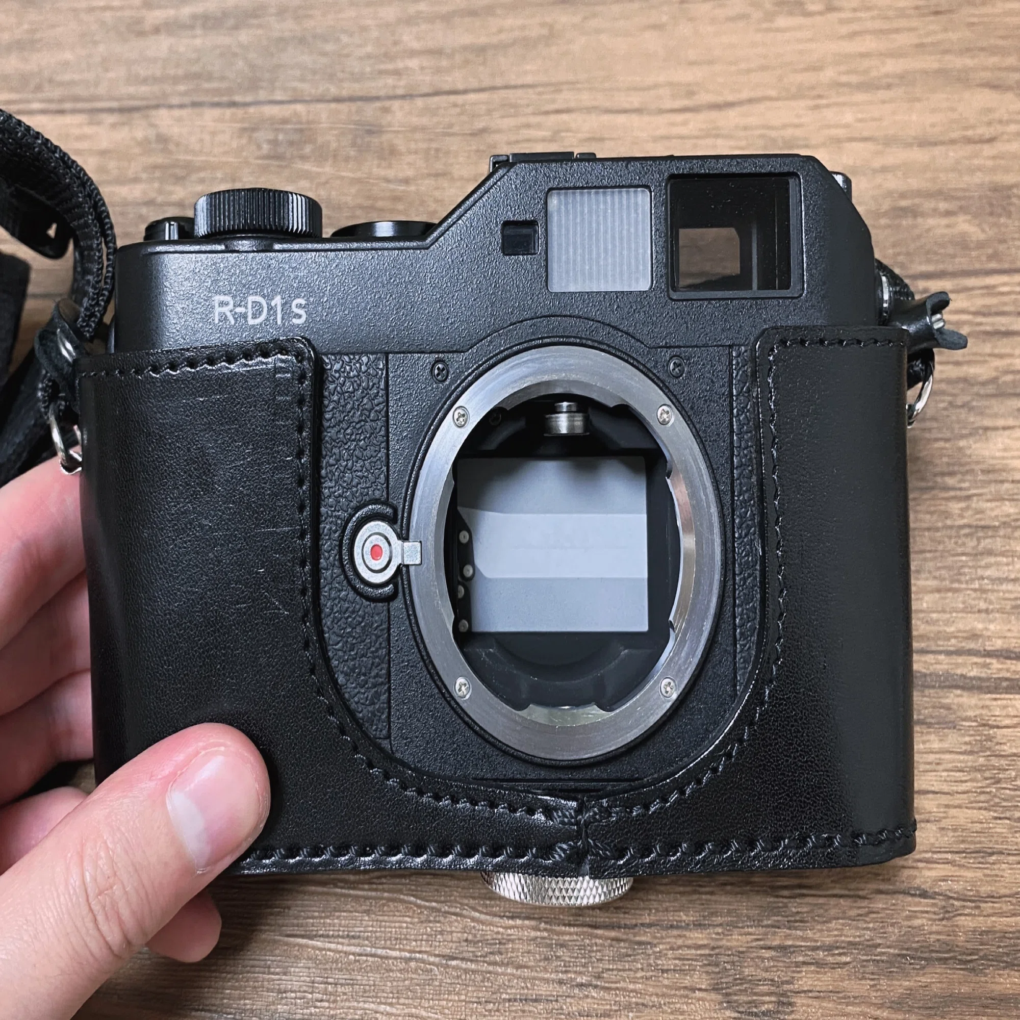 懐古主義に留まらない挑戦的な寫眞機 『EPSON R-D1s』｜masato