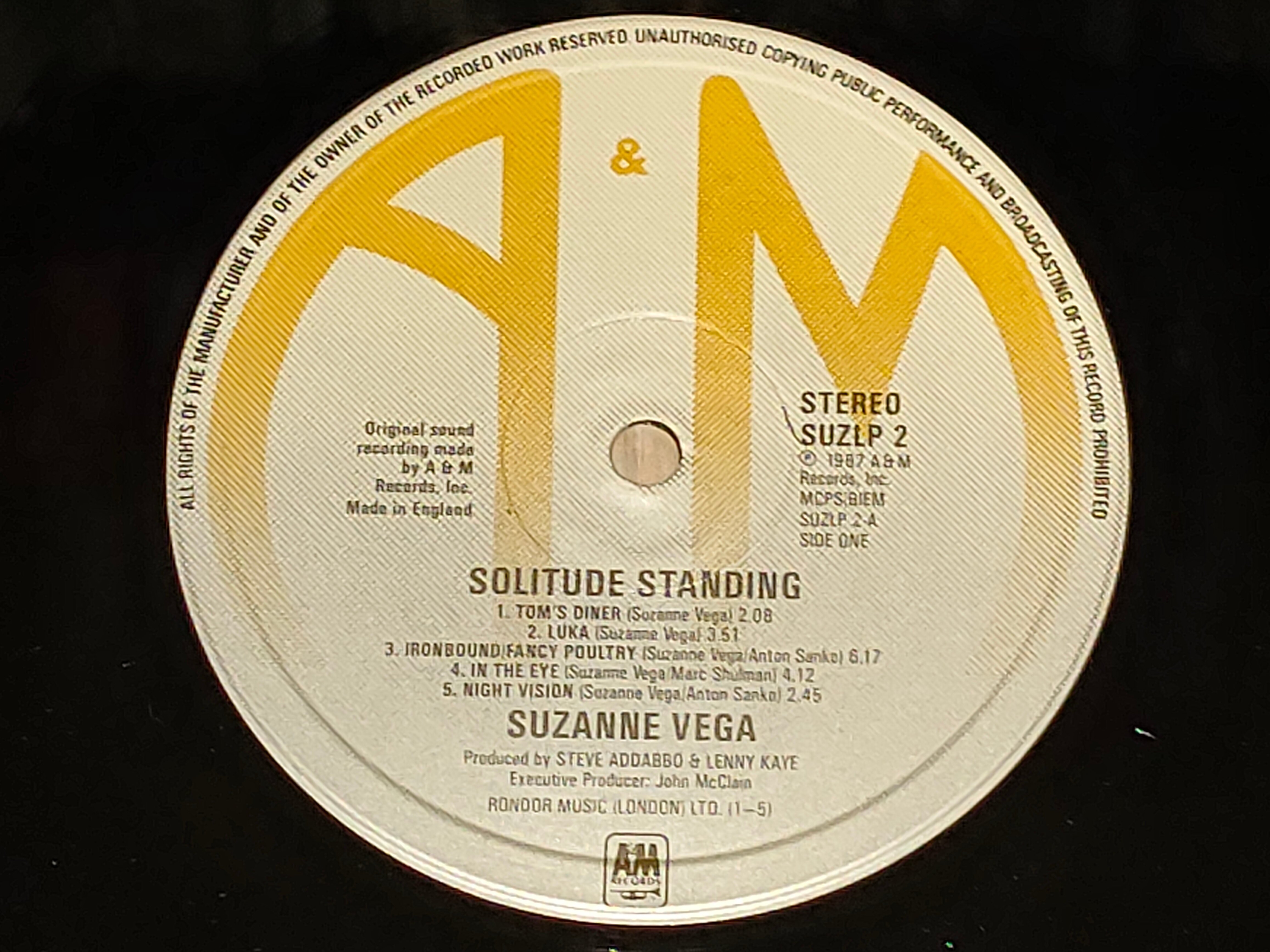 Solitude Standing】(1987) Suzanne Vega 80年代に登場した