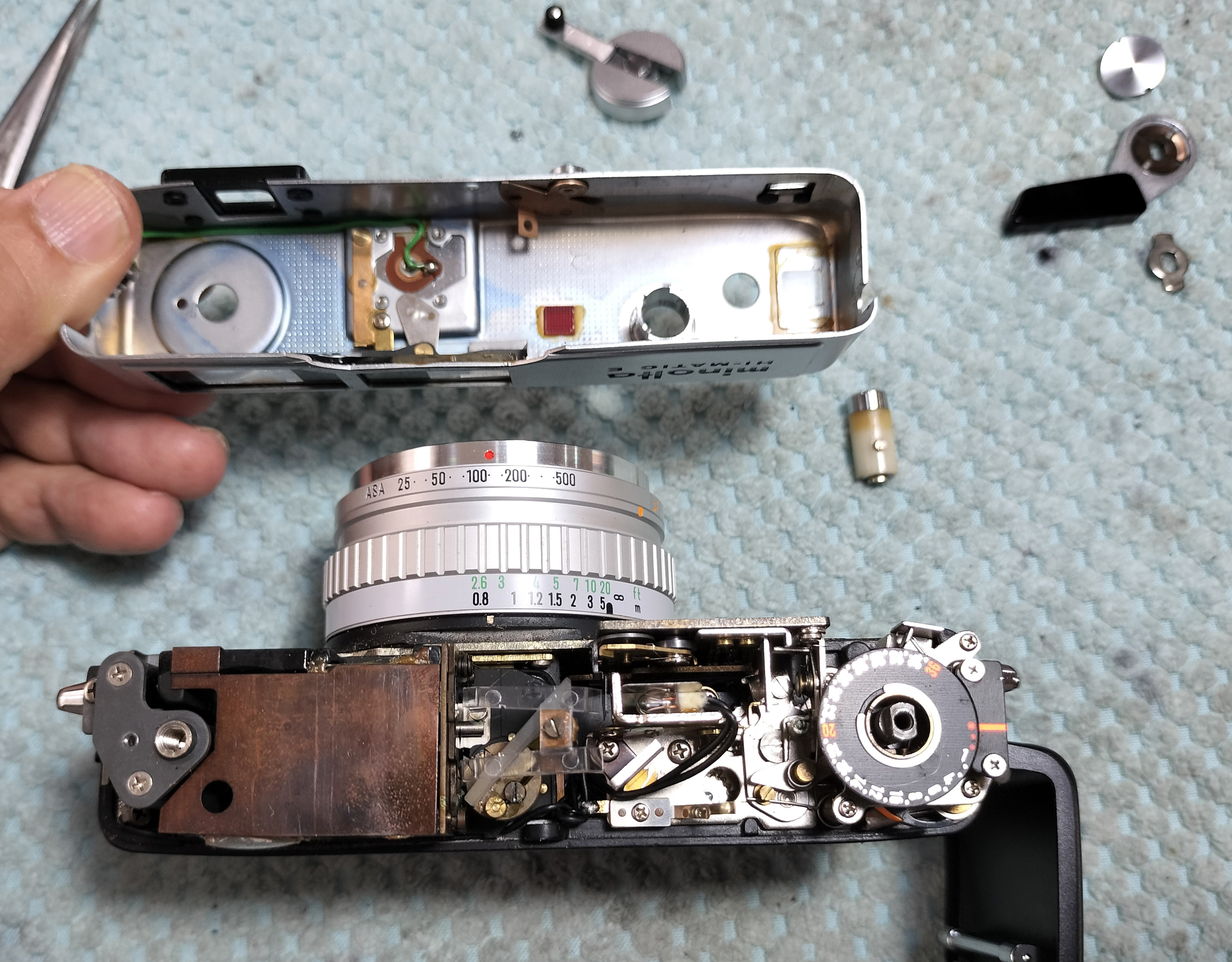 Minolta Hi-Matic Eの分解｜フィルムカメラ修理のアクアカメラ
