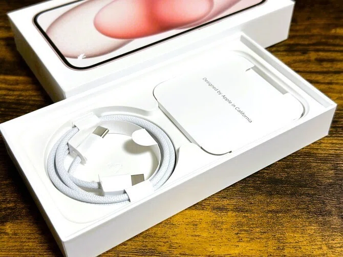 iPhone 15 ピンク 128GB」がやってきた！開封の儀からデータ移行 
