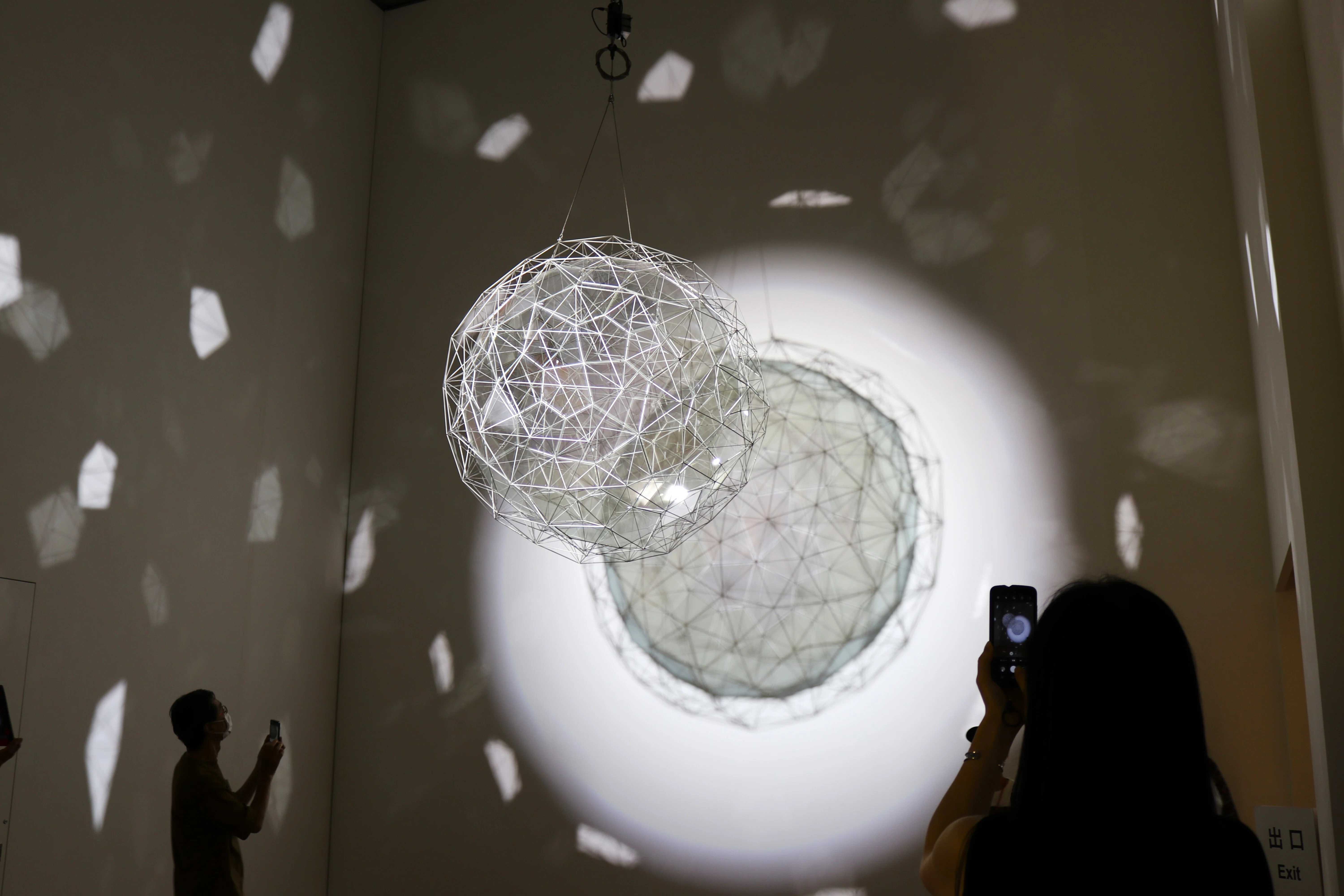 テート美術館展 光]02 室内の光~現代アートにおける光の表現｜Abbey