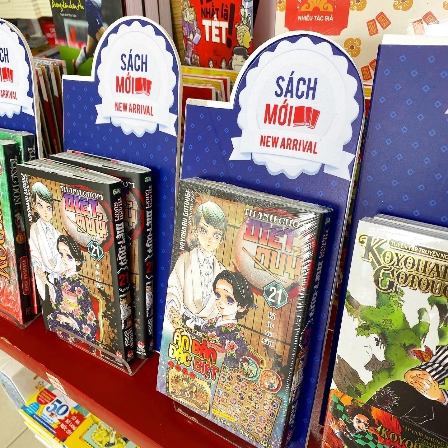 ＼半額SALE／ 日本のマンガ、ベトナムではどんな感じ？｜midizine by MIDI INC. 洋書