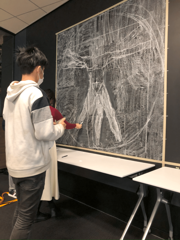 レオナルド・ダ・ヴィンチ作『ウィトルウィウス的人体図』がオフィスに