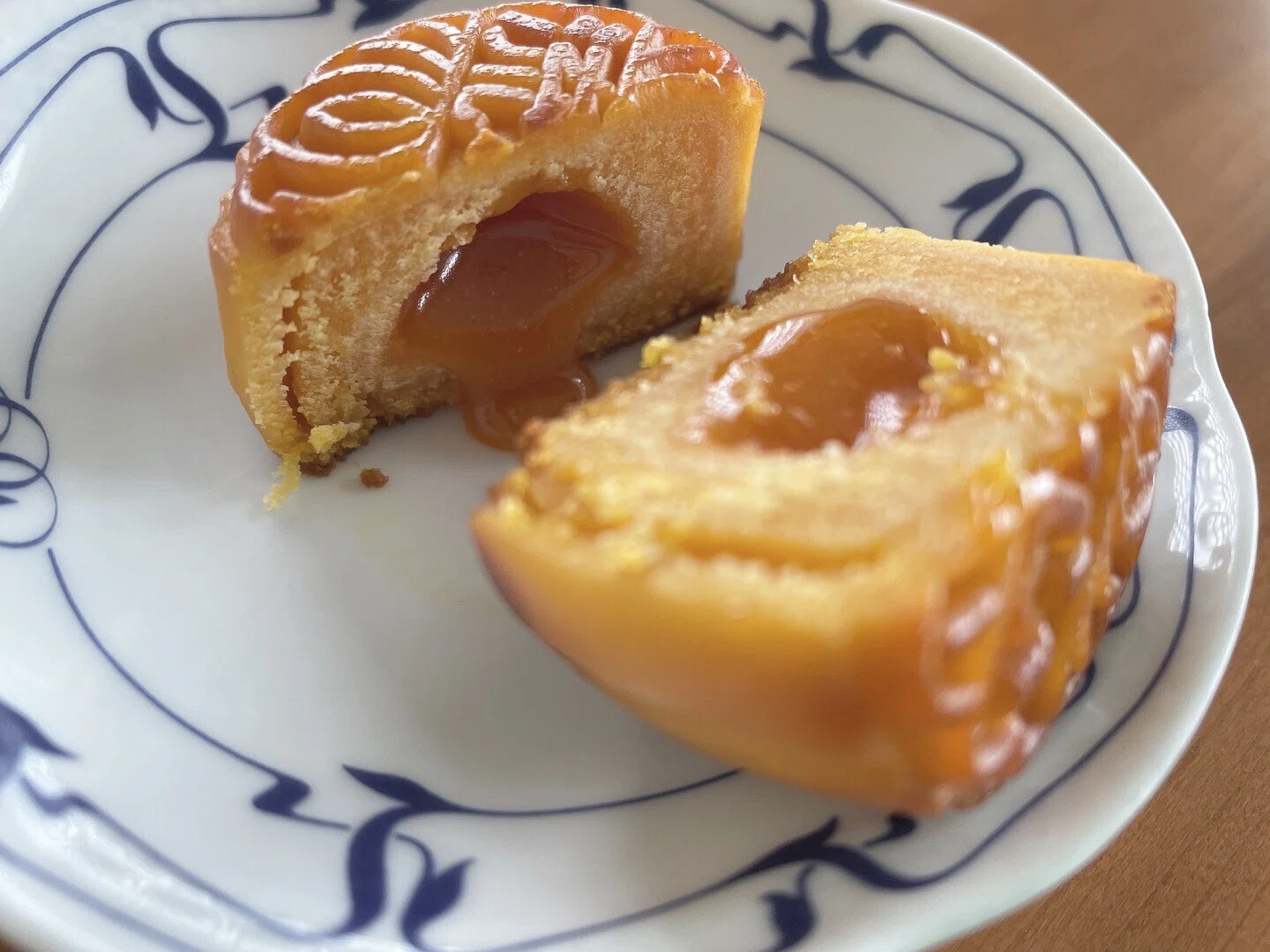 月餅の菓子折りに驚く｜どんぐりころころ