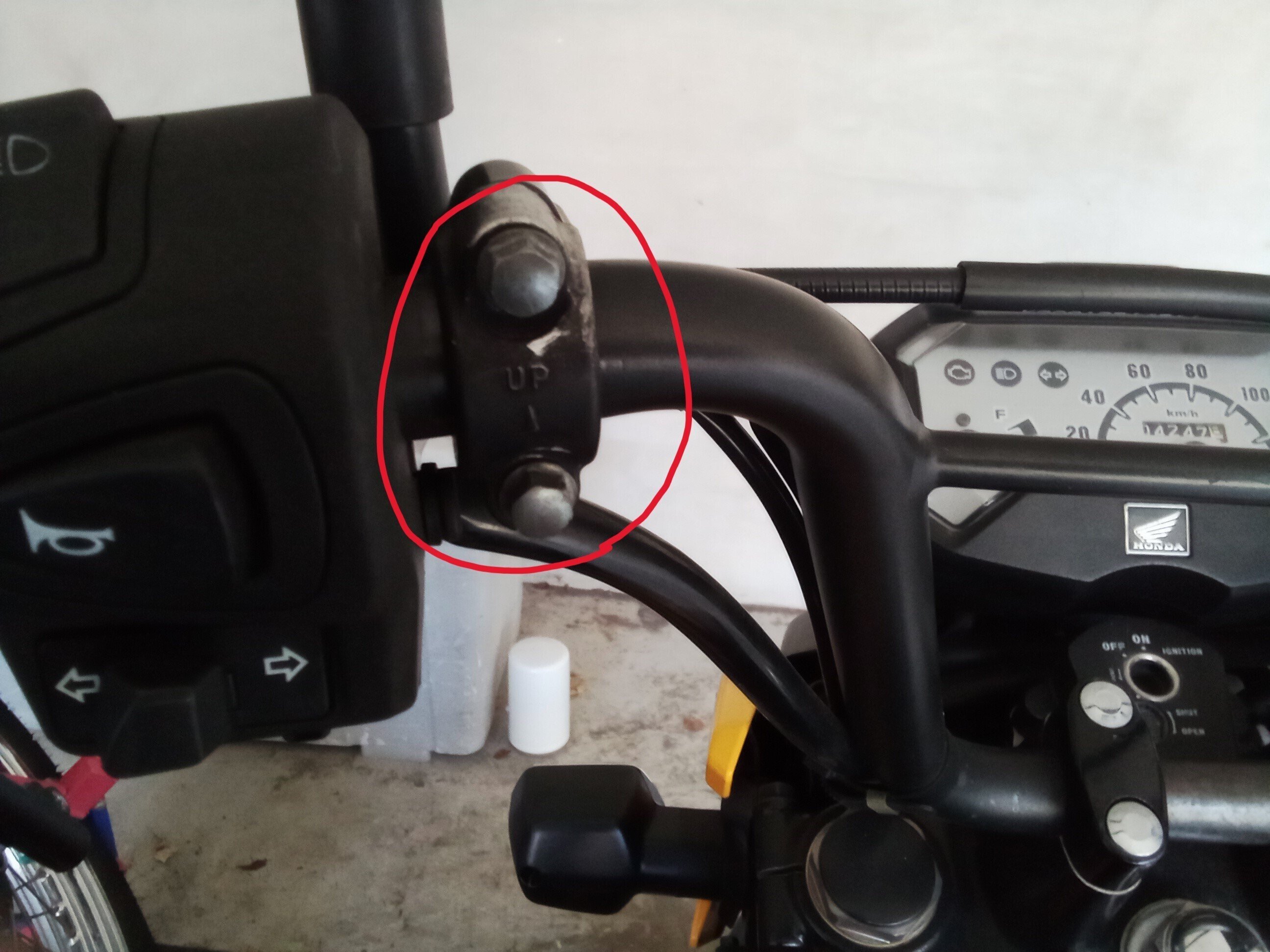 ズーマー　スマホホルダー、ヘルメットなどの備品付き　取りに来てくれる場合は値下げ可能 ズーマー スマホホルダー、ヘルメットなどの備品付き 取りに来てくれる