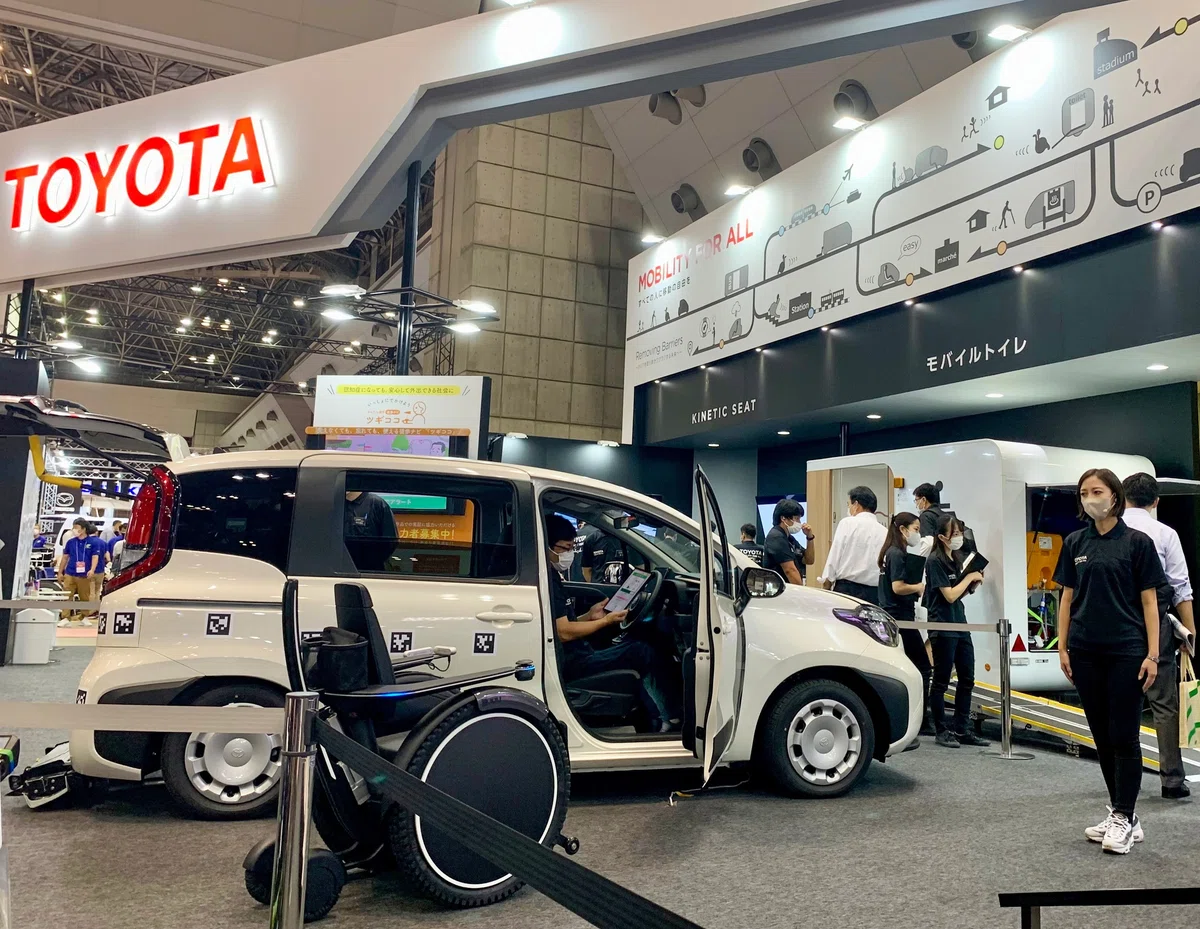 車にお迎えサポート!iPadで操作すると、 「JUU」がお迎えに来てくれました!Pick-up support for your car! JUU" came to pick me up!