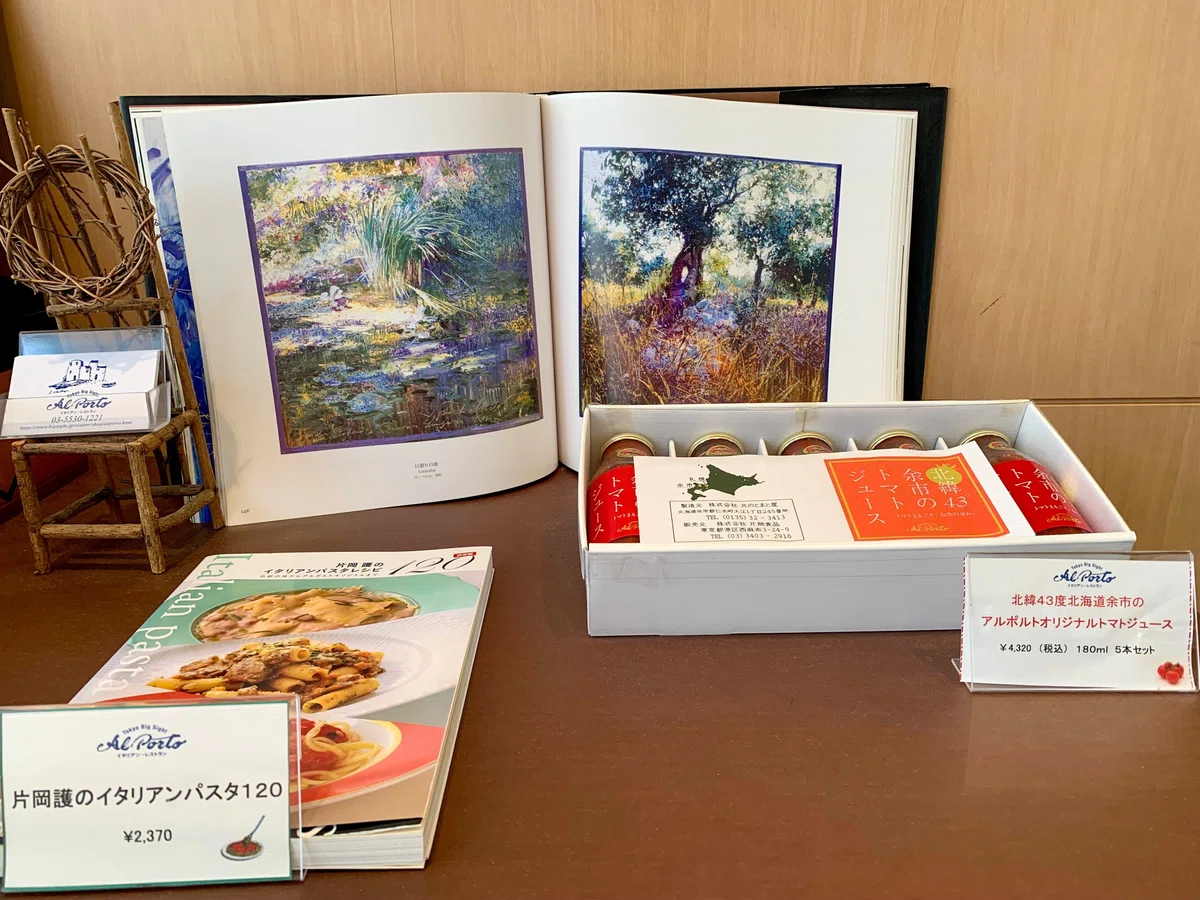 本や雑誌からしても、、、 美味しそうなイタリアンの匂いが…漂う!?Even from books and magazines,, The smell of delicious Italian food... in the air!